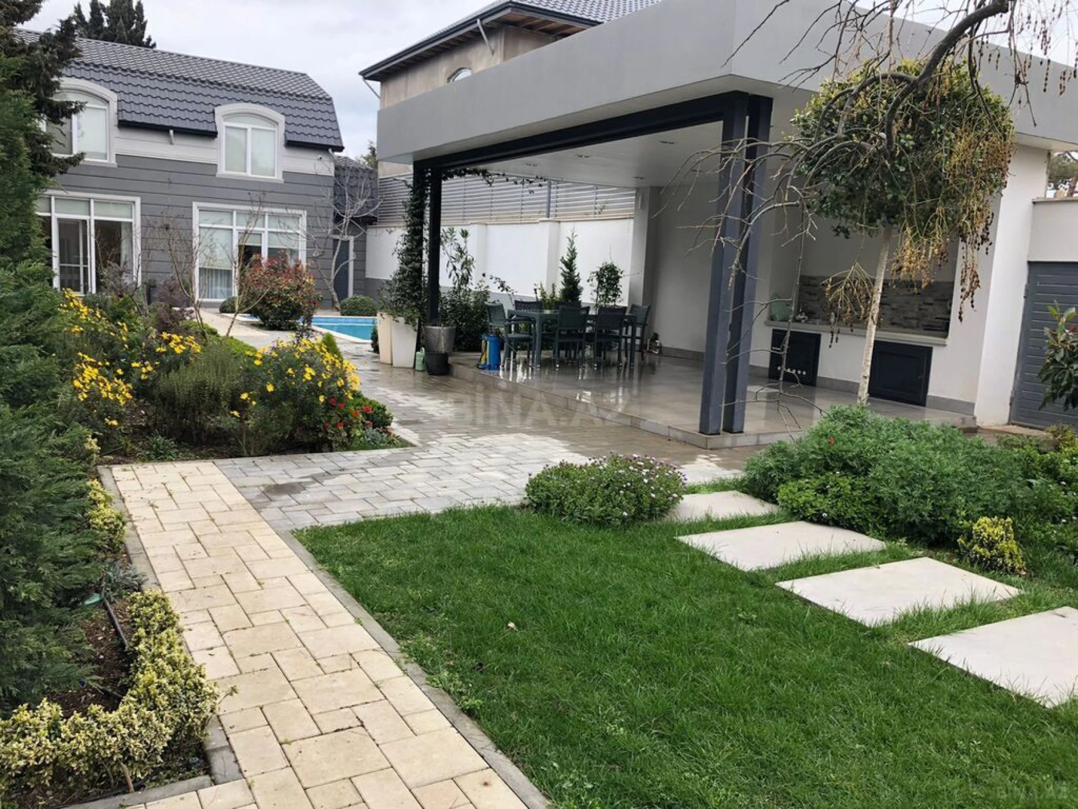 Kirayə verilir 4 otaqlı həyət evi 240 m²