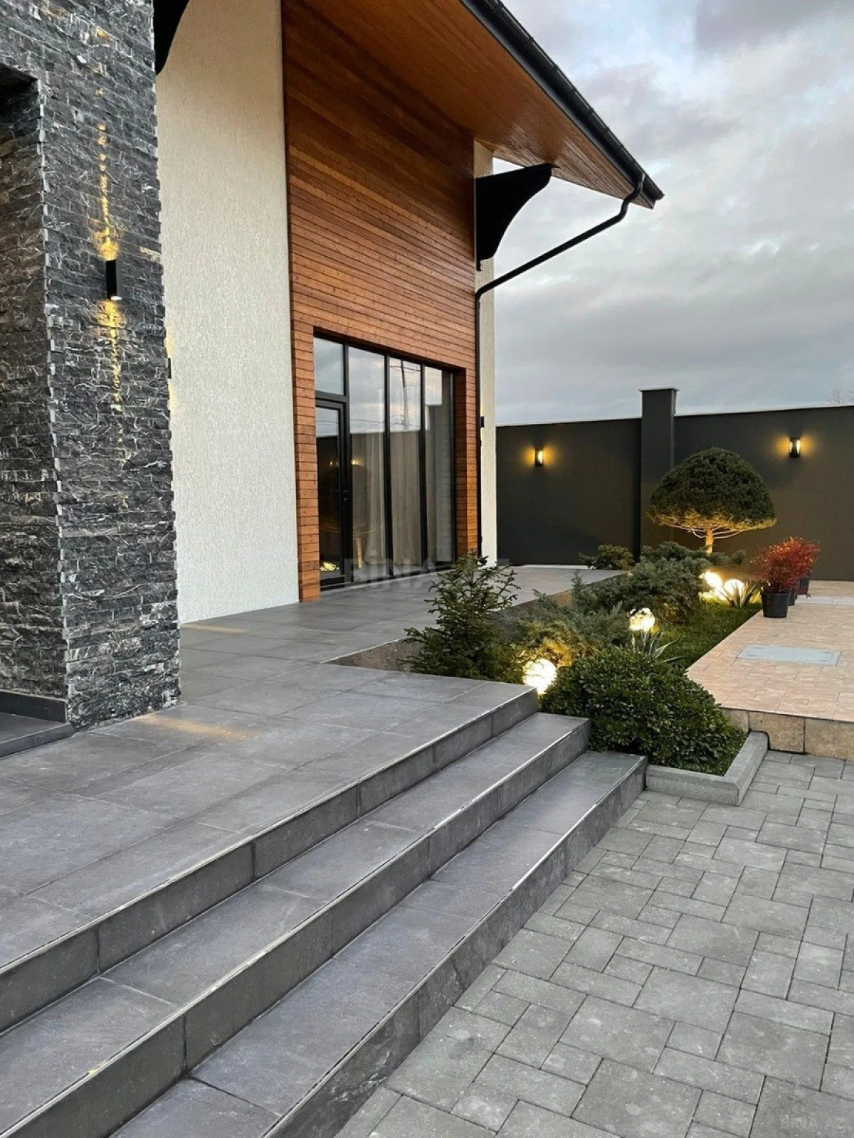 Satılır 6 otaqlı həyət evi 400 m²