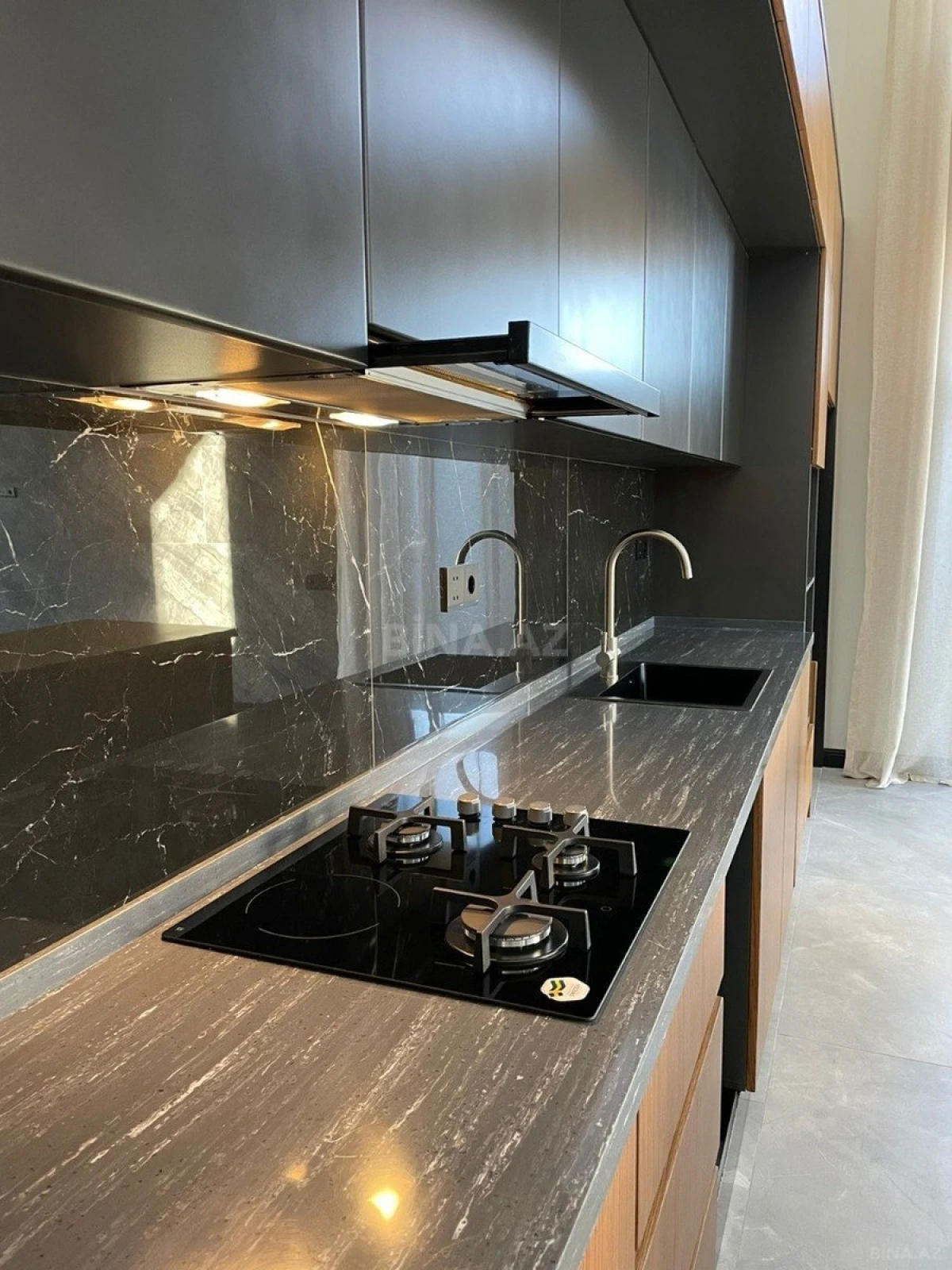 Satılır 6 otaqlı həyət evi 400 m²