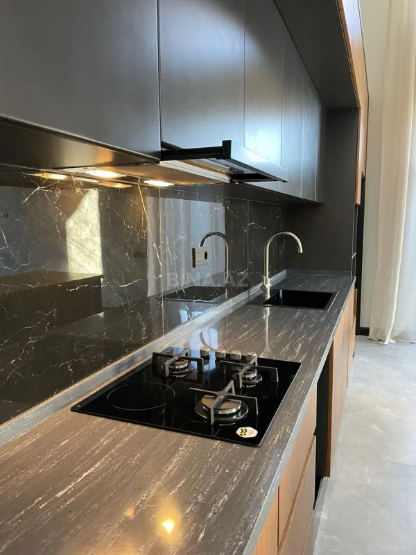 Satılır 6 otaqlı həyət evi 400 m²