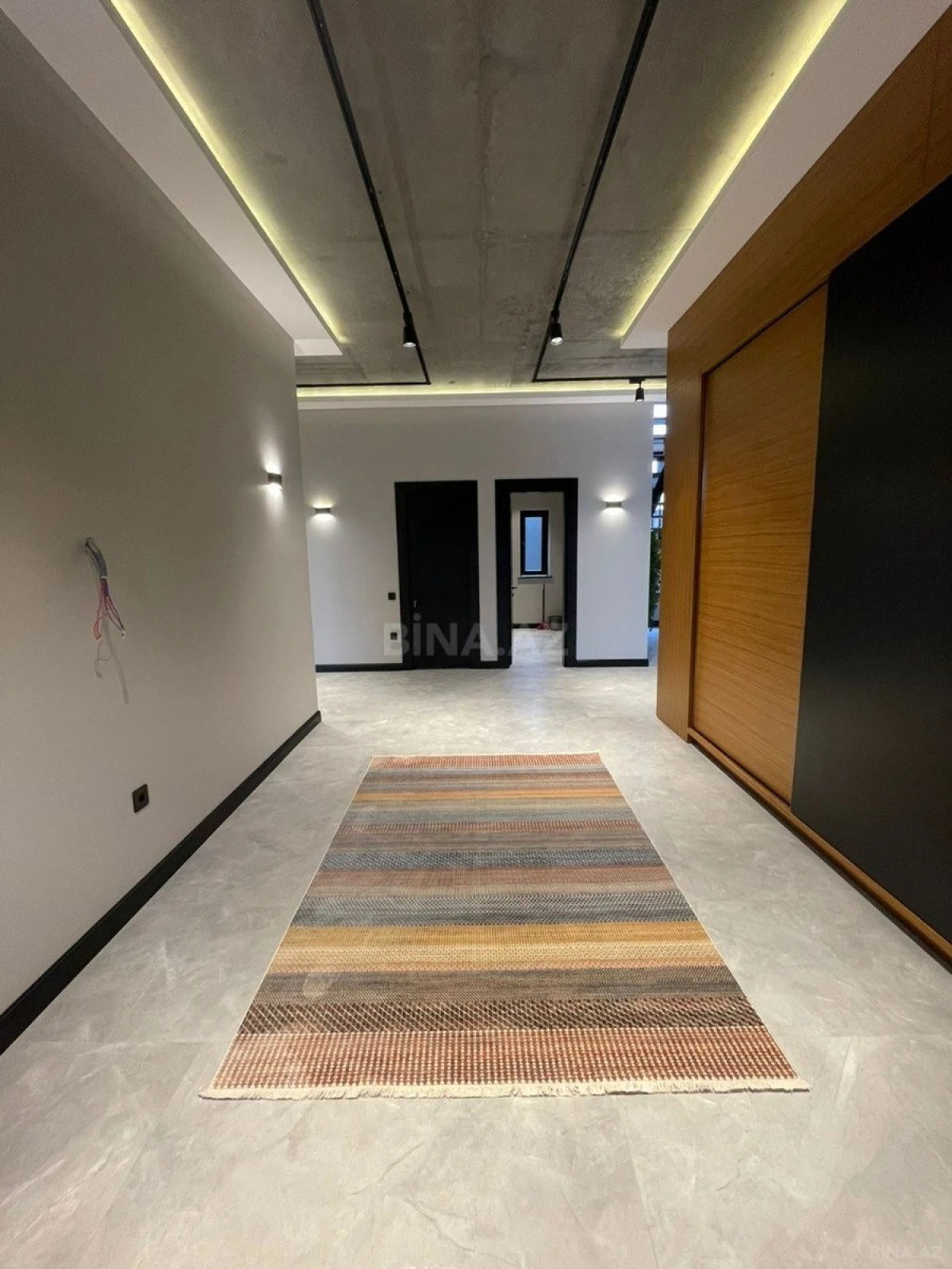 Satılır 6 otaqlı həyət evi 400 m²