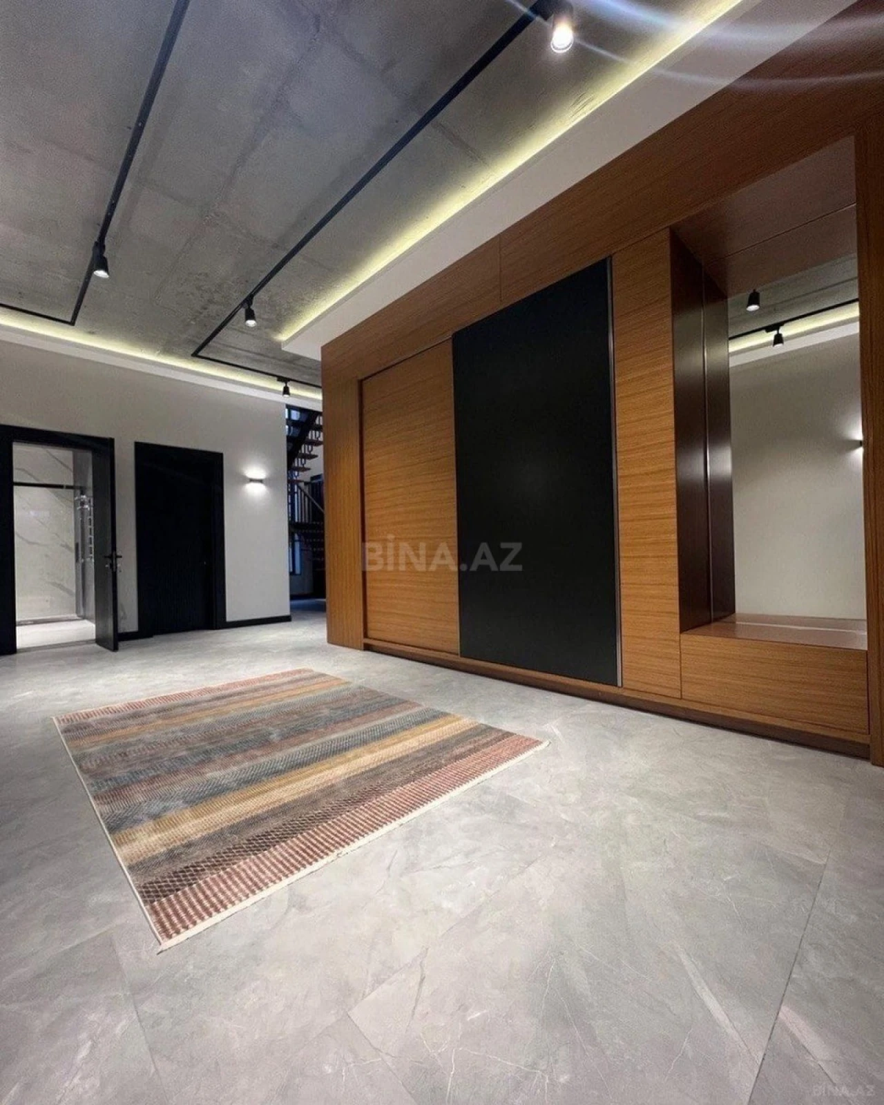 Satılır 6 otaqlı həyət evi 400 m²