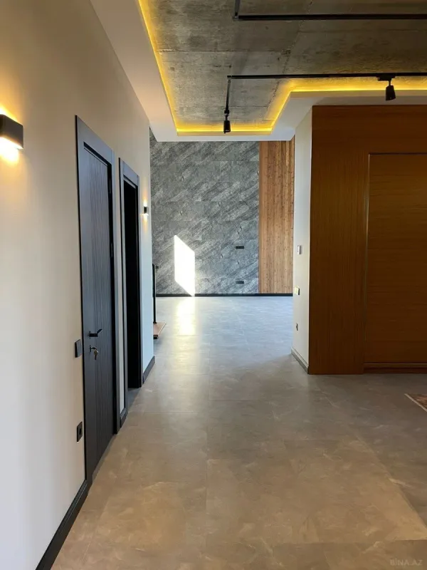 Satılır 6 otaqlı həyət evi 400 m²