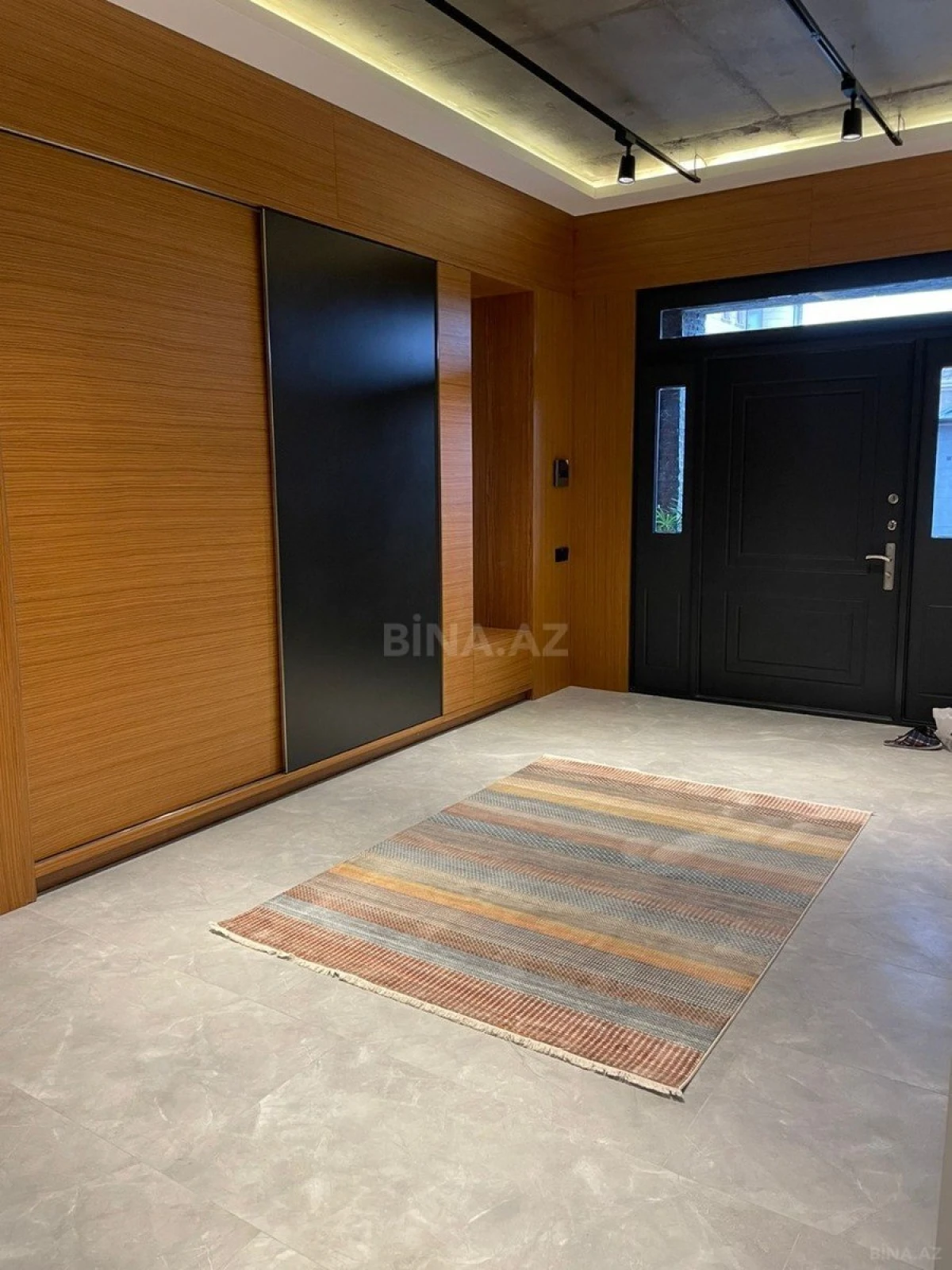 Satılır 6 otaqlı həyət evi 400 m²