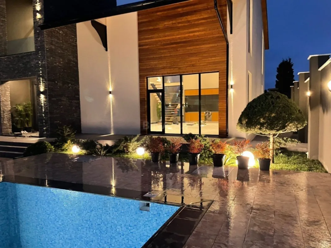 Satılır 6 otaqlı həyət evi 400 m²