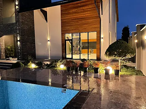 Satılır 6 otaqlı həyət evi 400 m²