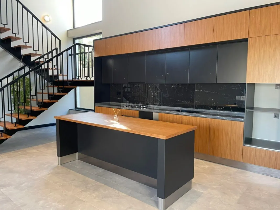 Satılır 6 otaqlı həyət evi 400 m²