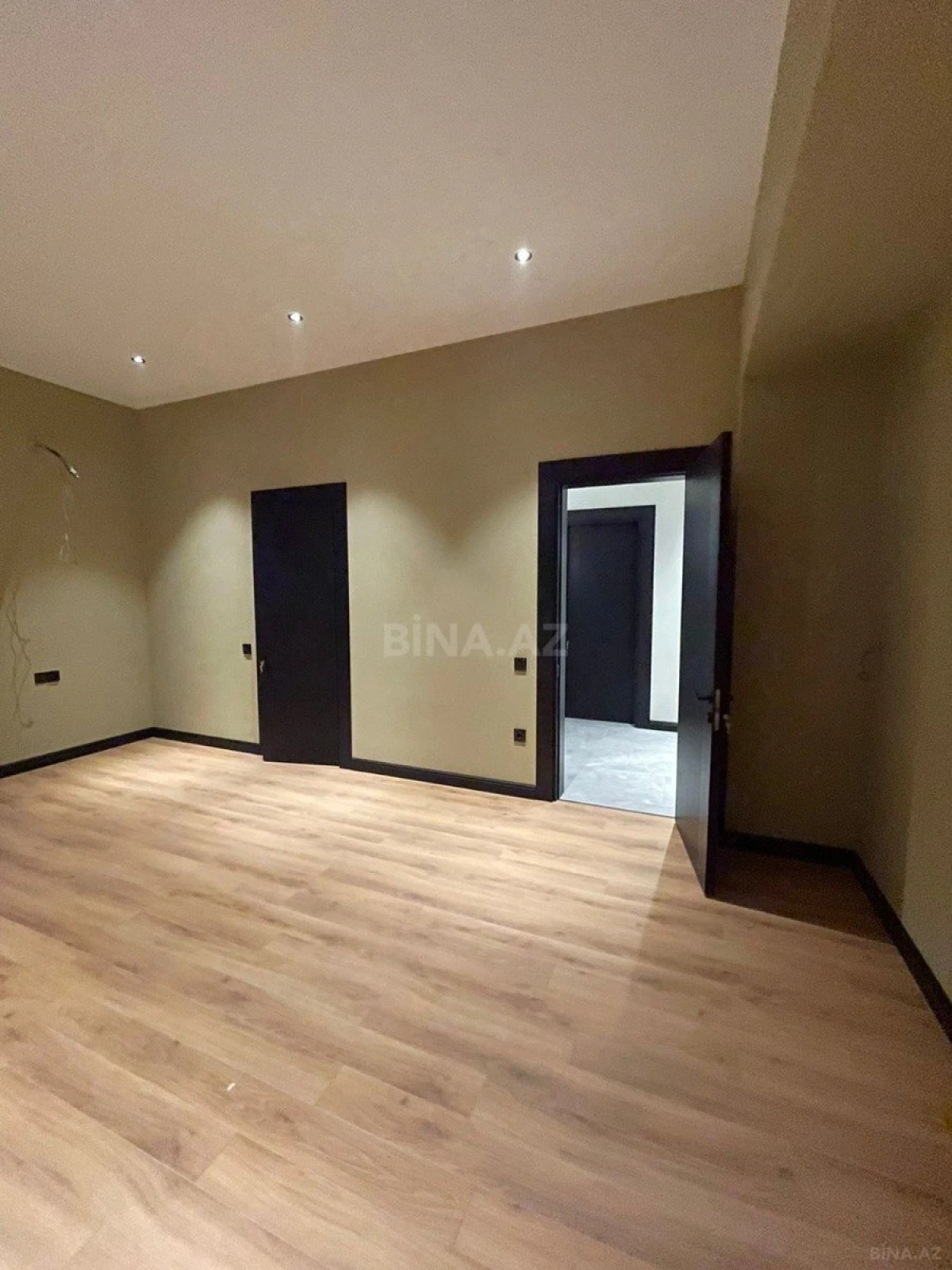 Satılır 6 otaqlı həyət evi 400 m²