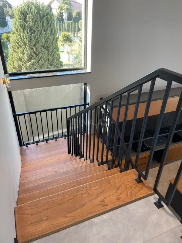 Satılır 6 otaqlı həyət evi 400 m²