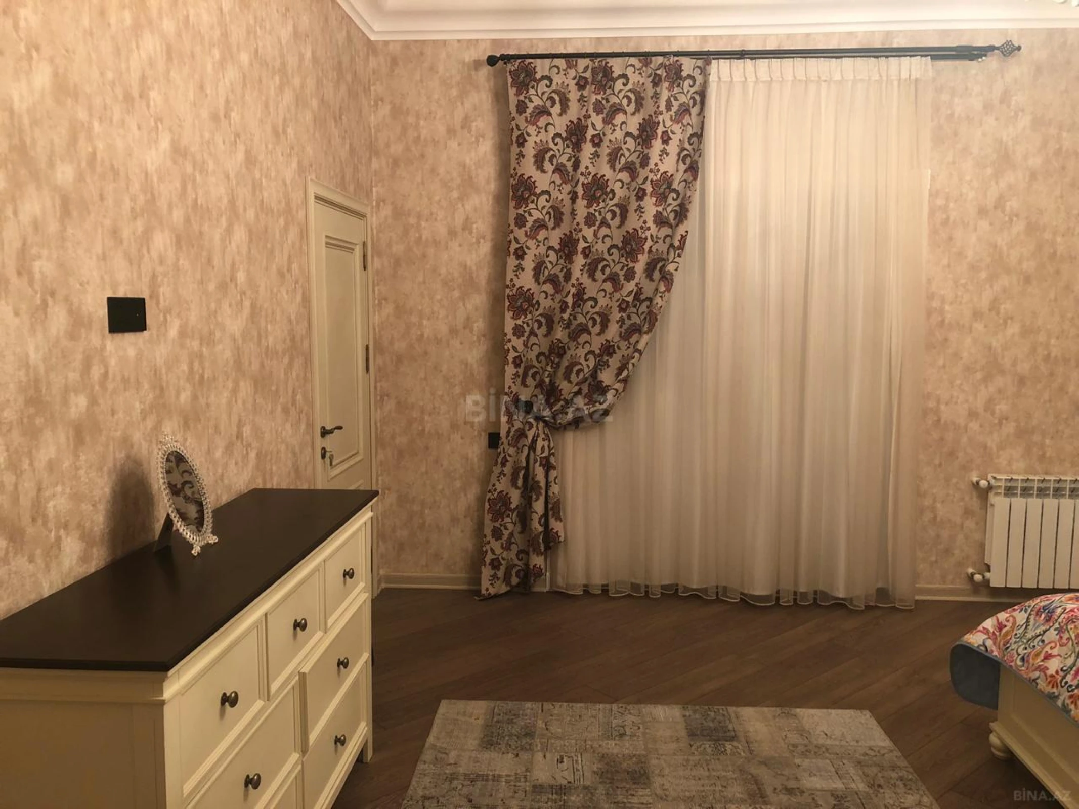 Satılır 6 otaqlı həyət evi 500 m²