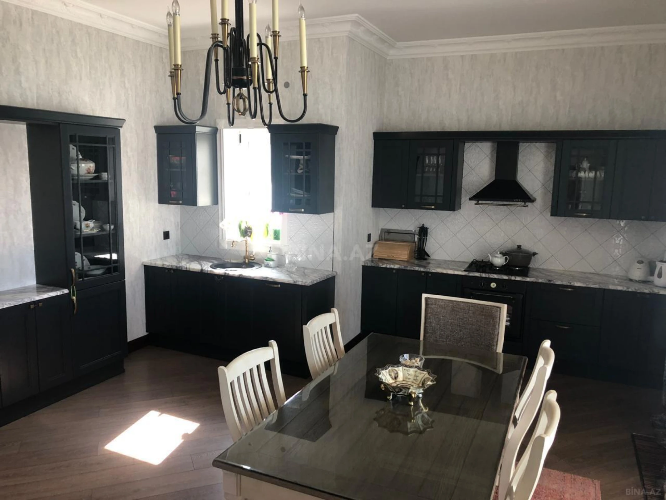 Satılır 6 otaqlı həyət evi 500 m²