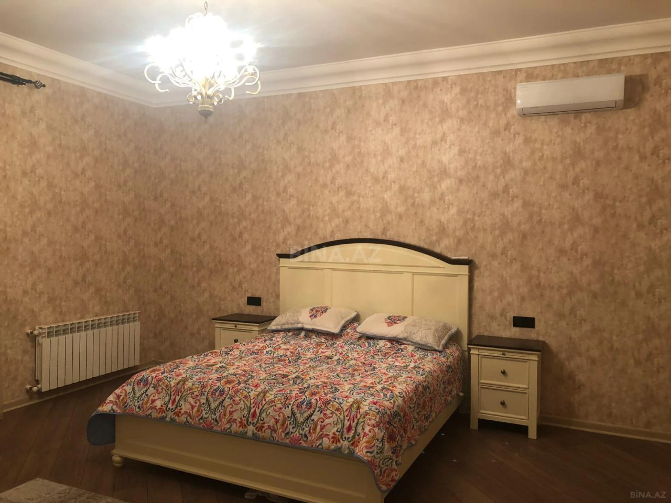Satılır 6 otaqlı həyət evi 500 m²