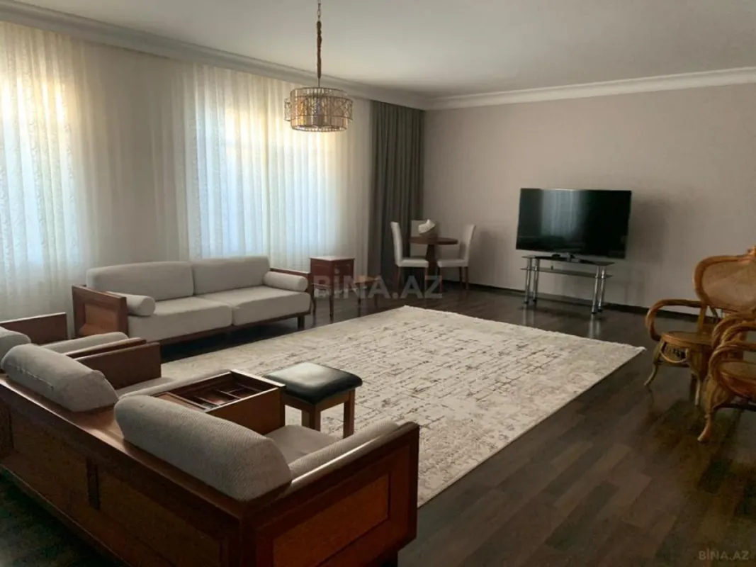 Kirayə verilir 5 otaqlı həyət evi 320 m²