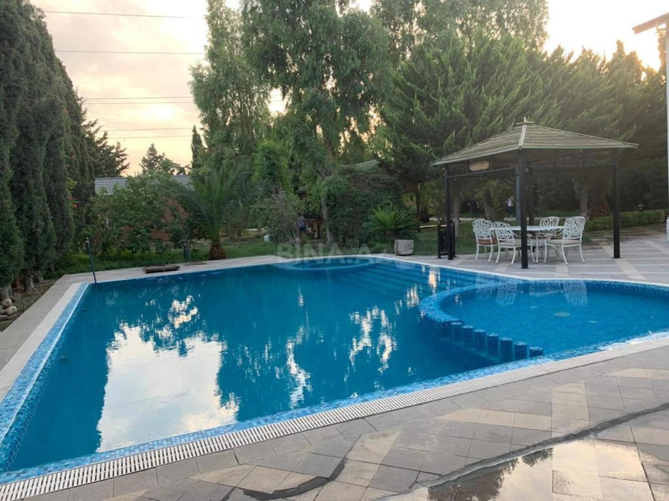 Kirayə verilir 5 otaqlı həyət evi 320 m²