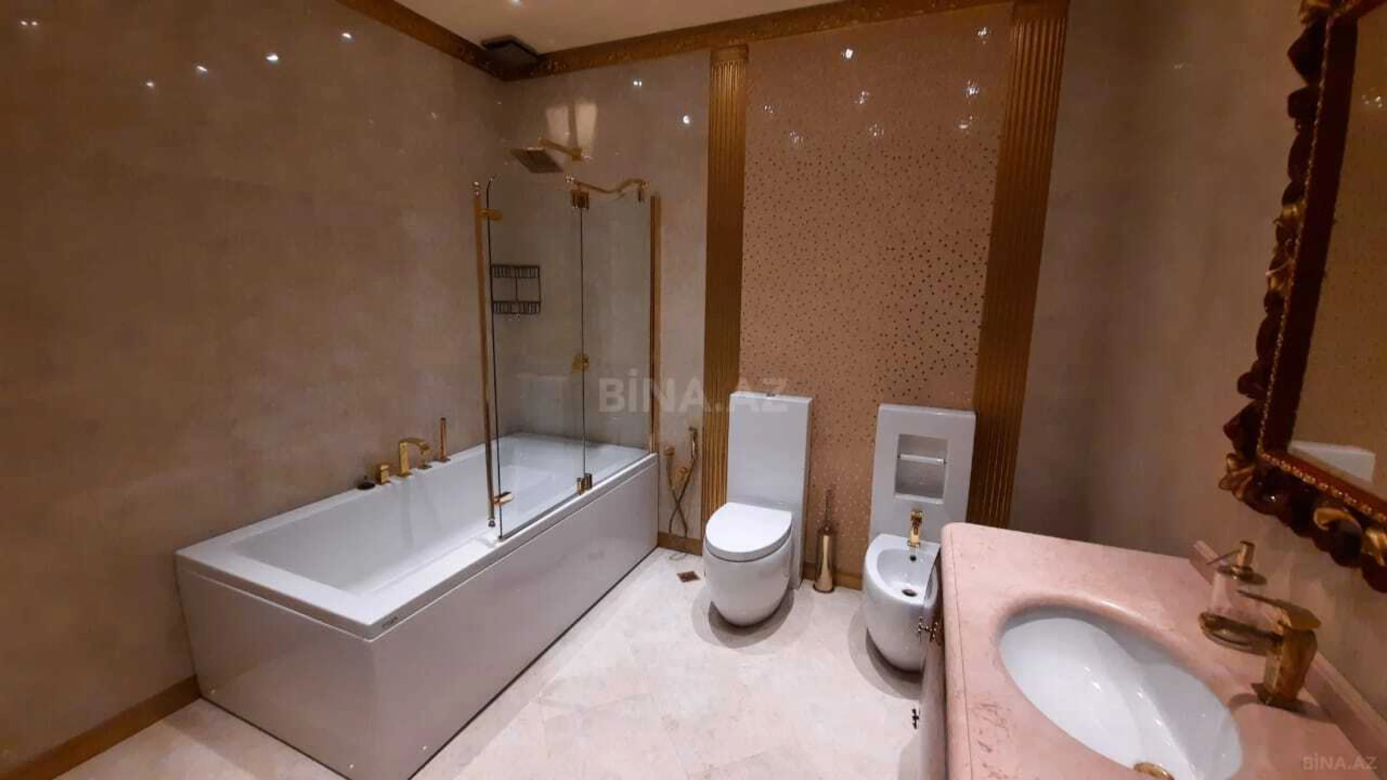 Satılır 6 otaqlı mənzil 470 m²