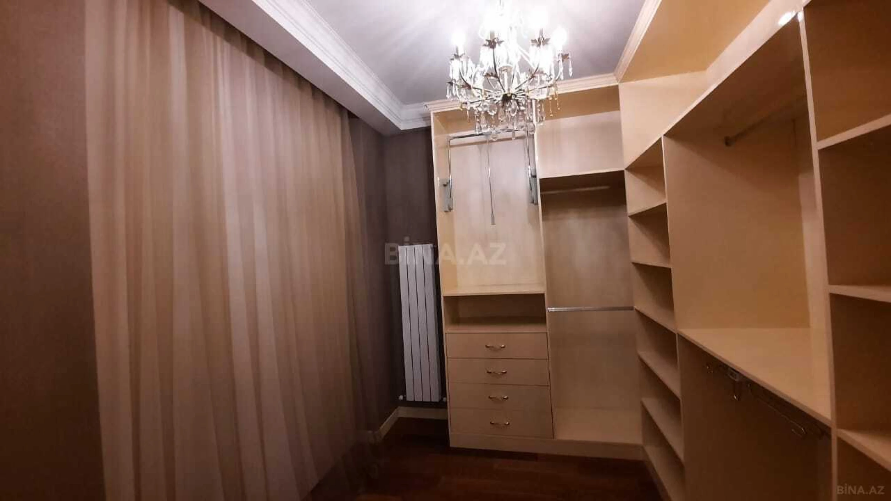 Satılır 6 otaqlı mənzil 470 m²