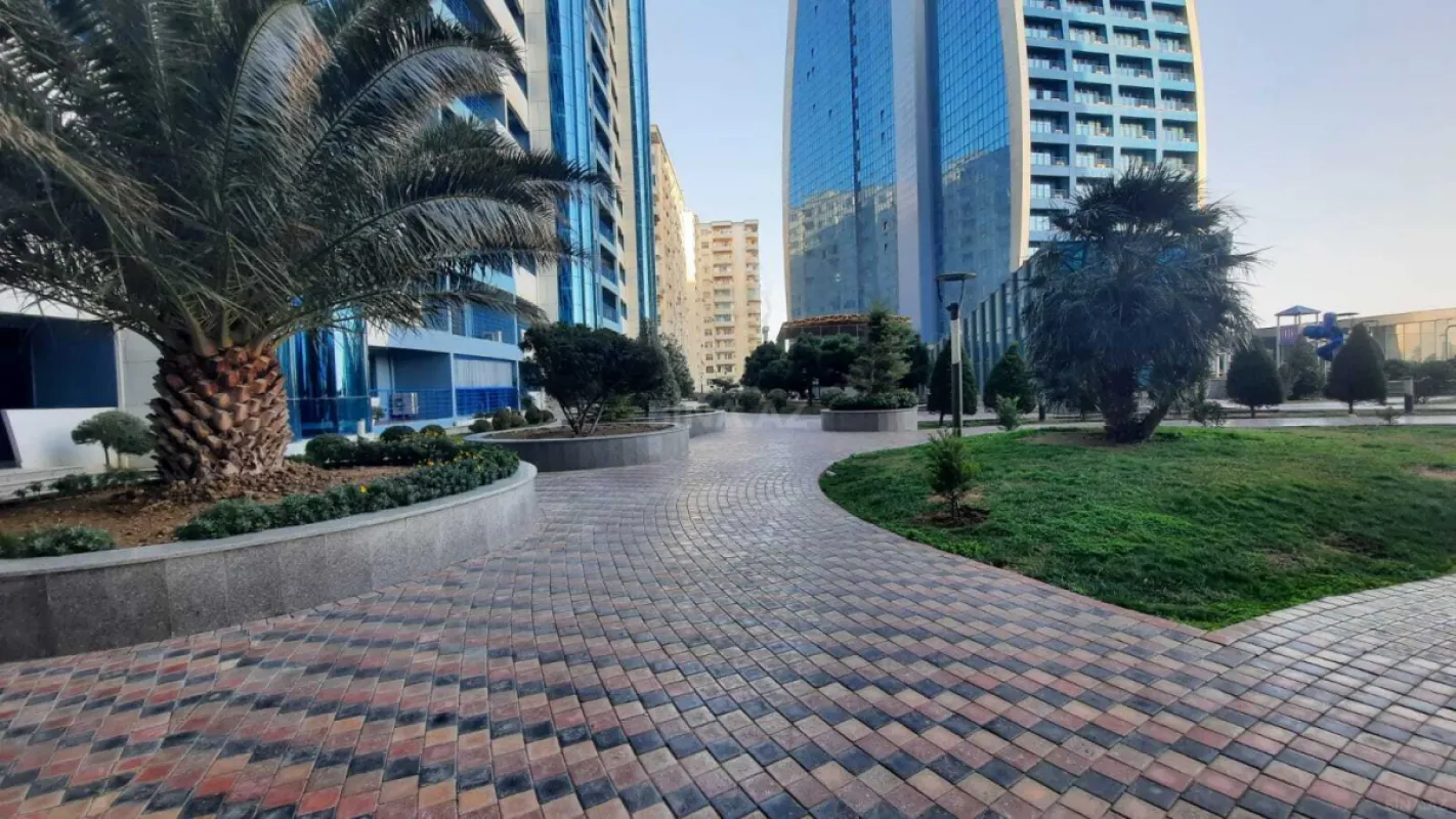 Satılır 6 otaqlı mənzil 470 m²