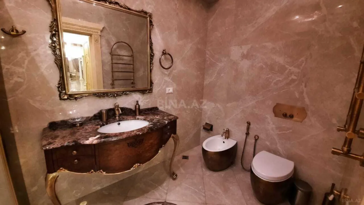 Satılır 6 otaqlı mənzil 470 m²