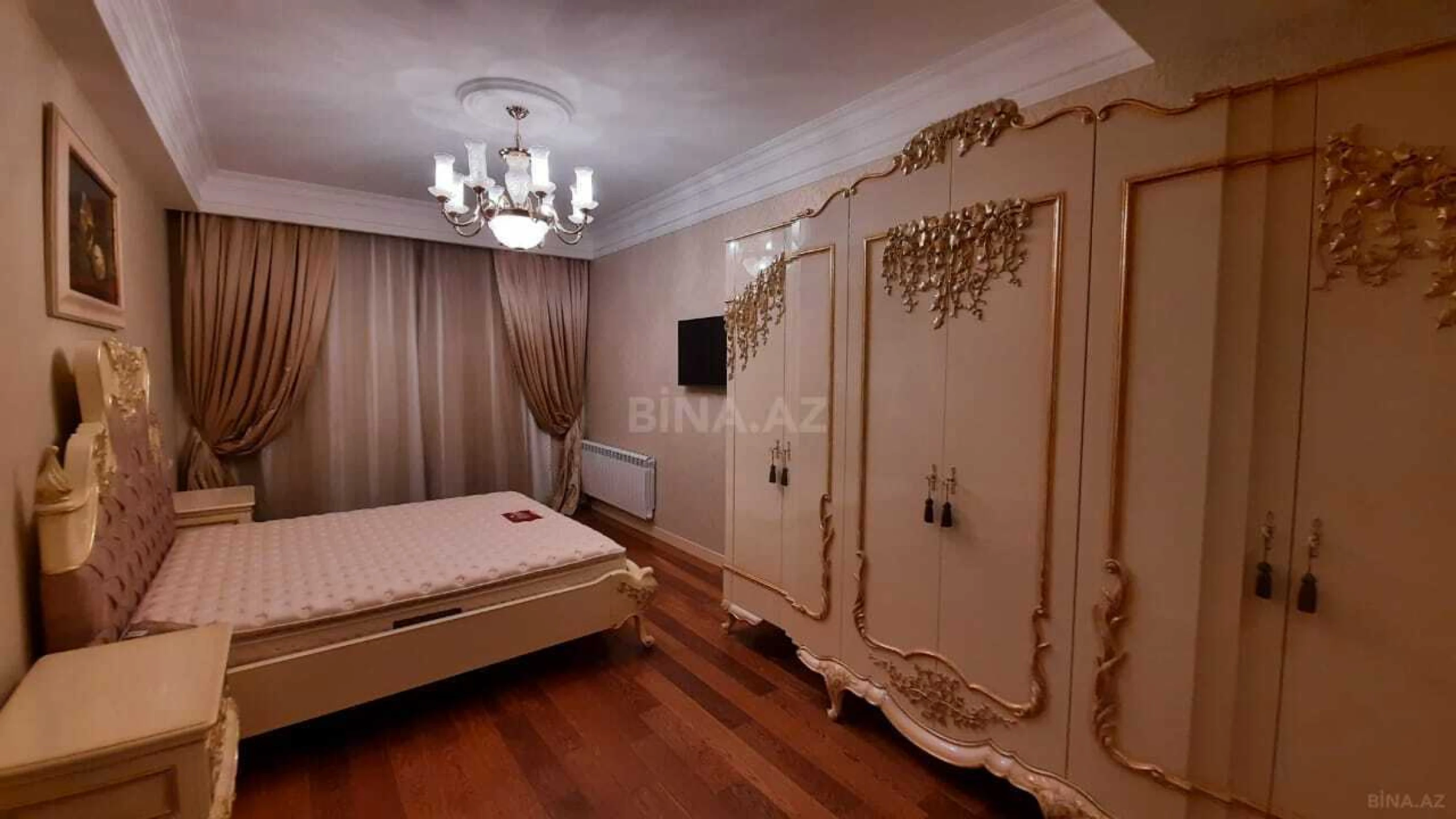 Satılır 6 otaqlı mənzil 470 m²