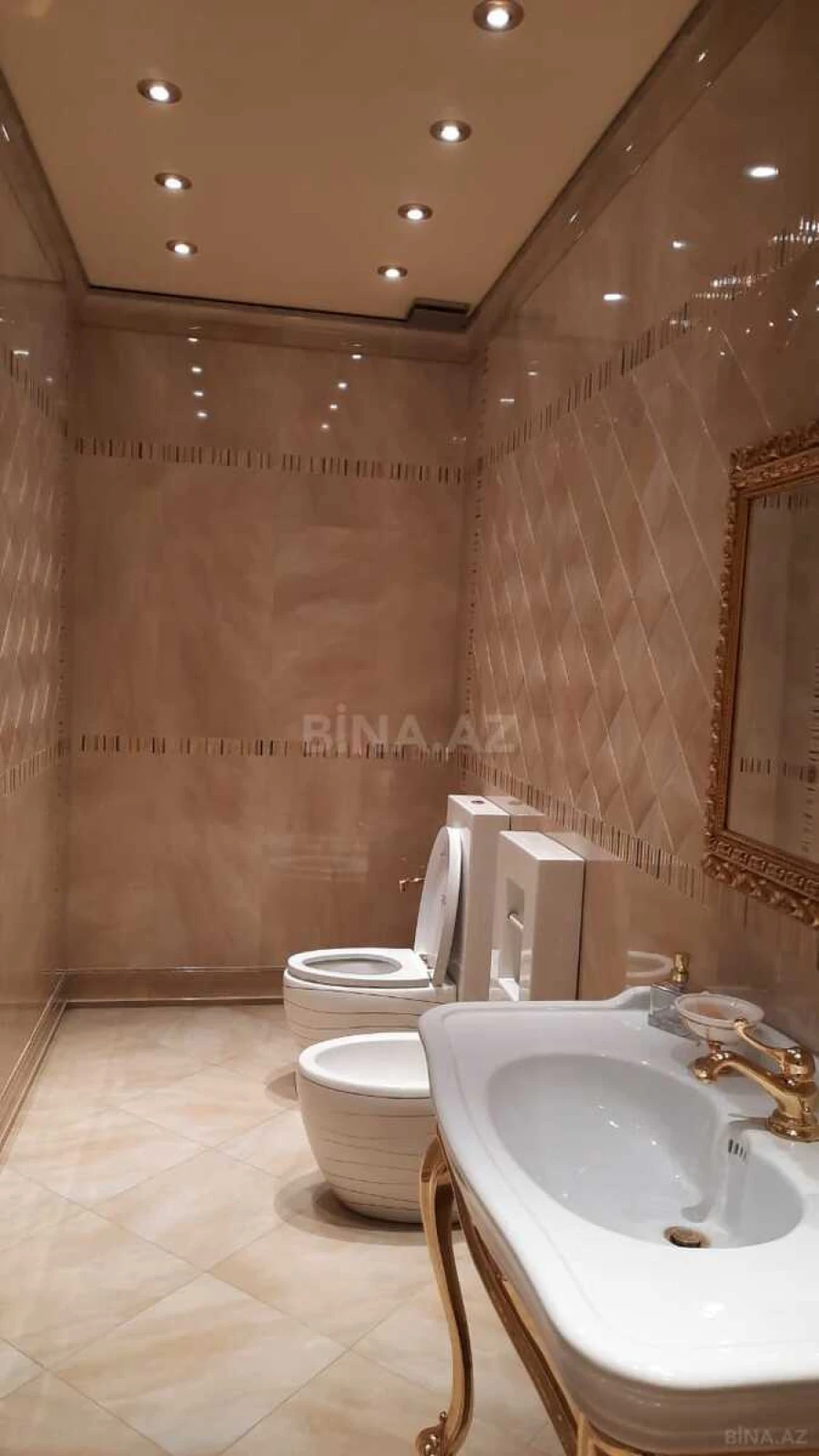Satılır 6 otaqlı mənzil 470 m²