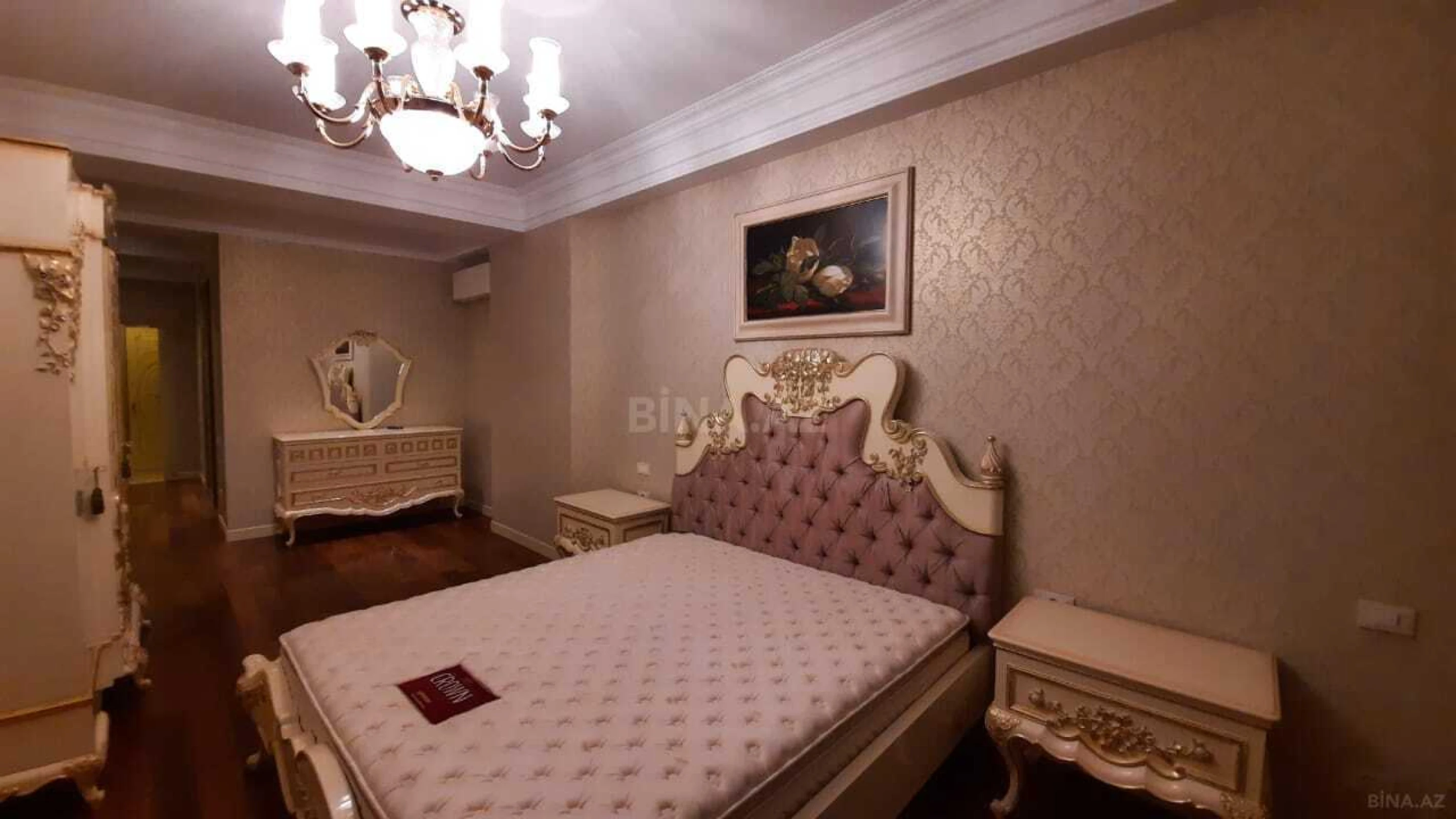 Satılır 6 otaqlı mənzil 470 m²