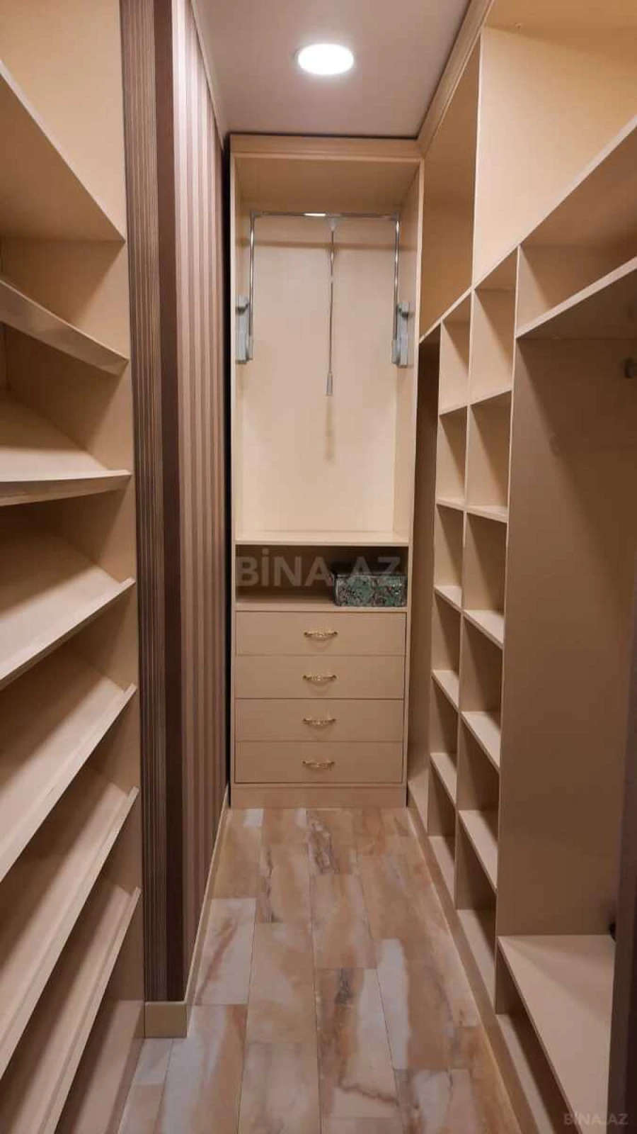 Satılır 6 otaqlı mənzil 470 m²