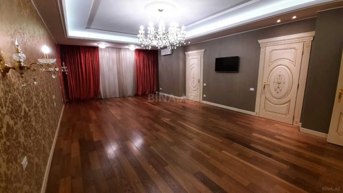 Satılır 6 otaqlı mənzil 470 m²