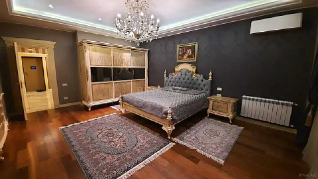 Satılır 6 otaqlı mənzil 470 m²