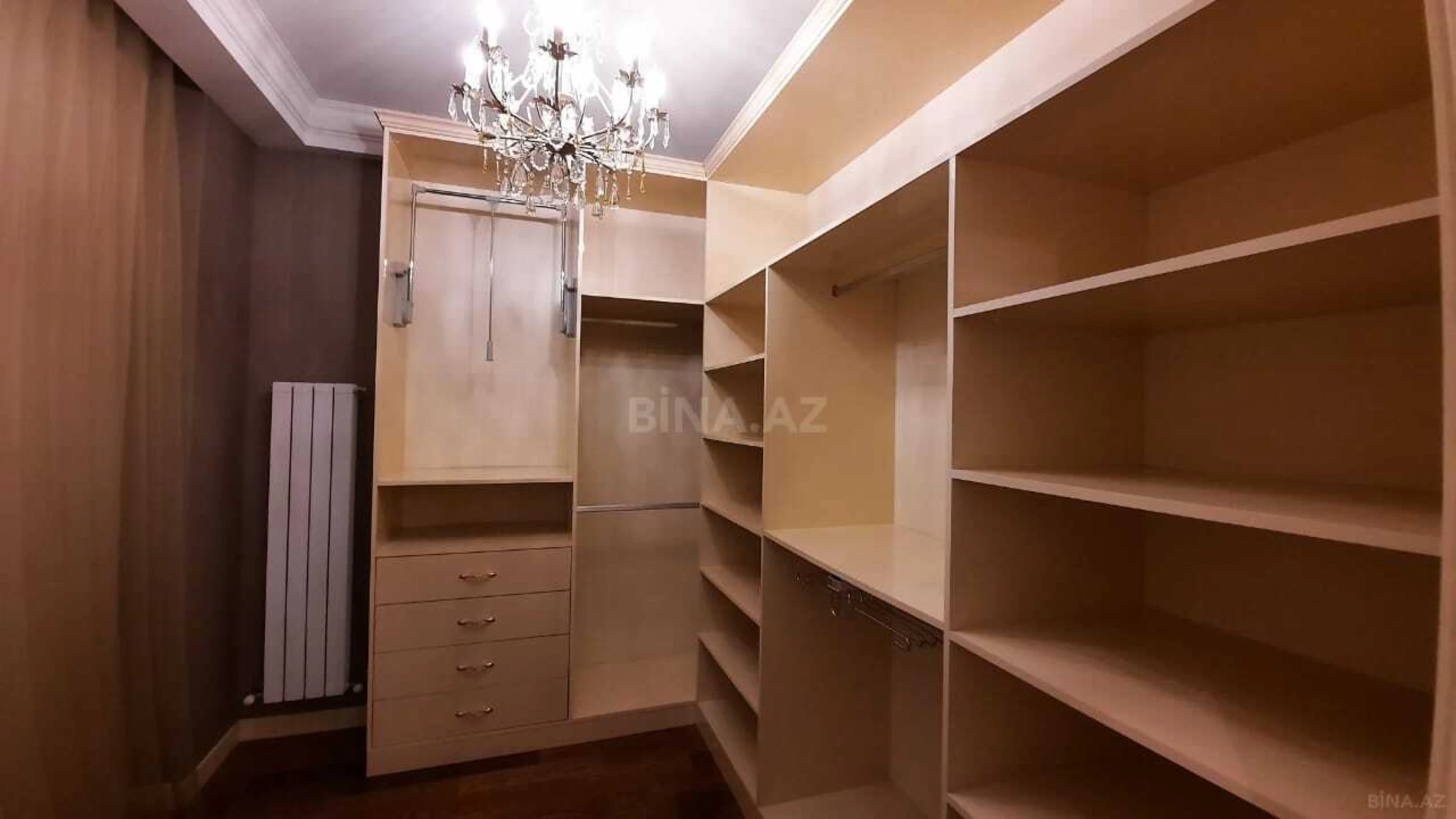 Satılır 6 otaqlı mənzil 470 m²