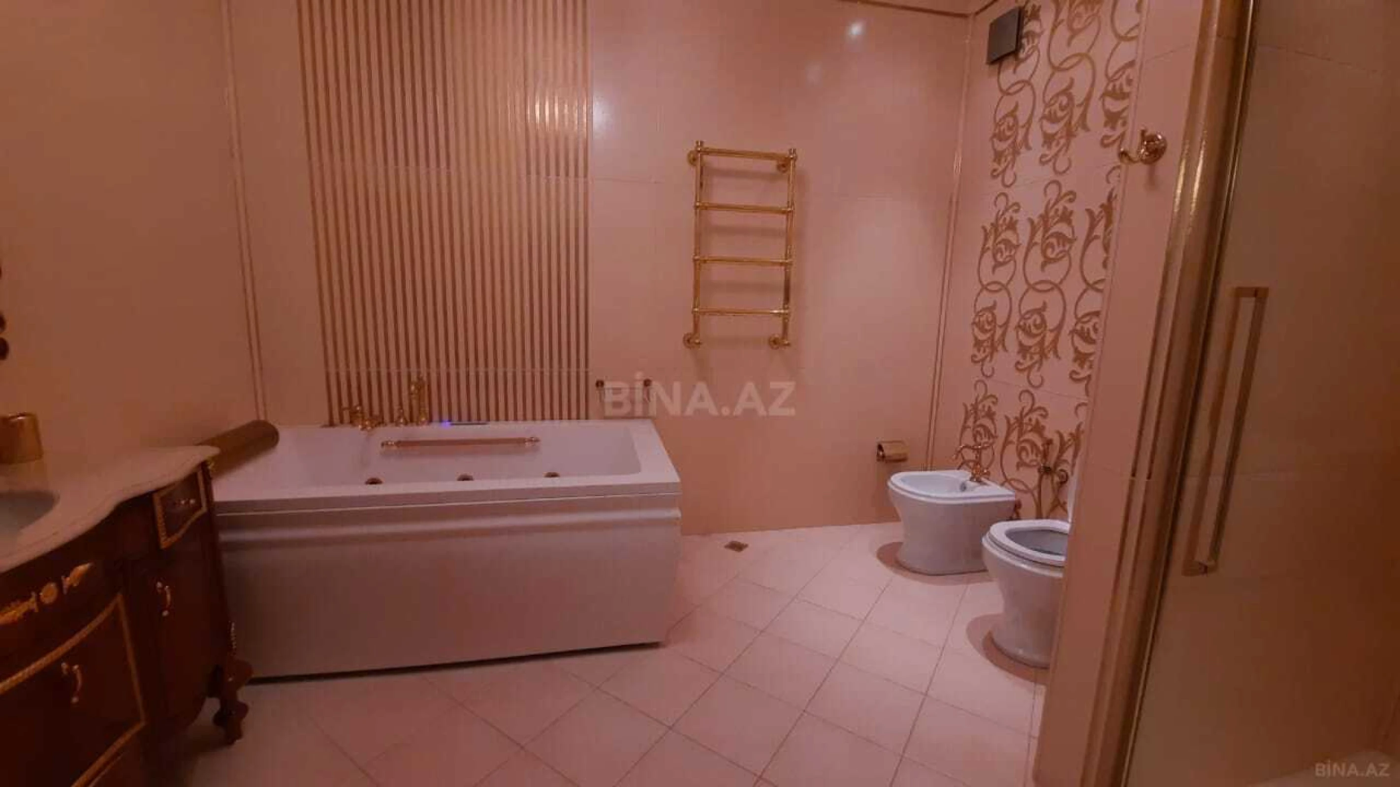 Satılır 6 otaqlı mənzil 470 m²