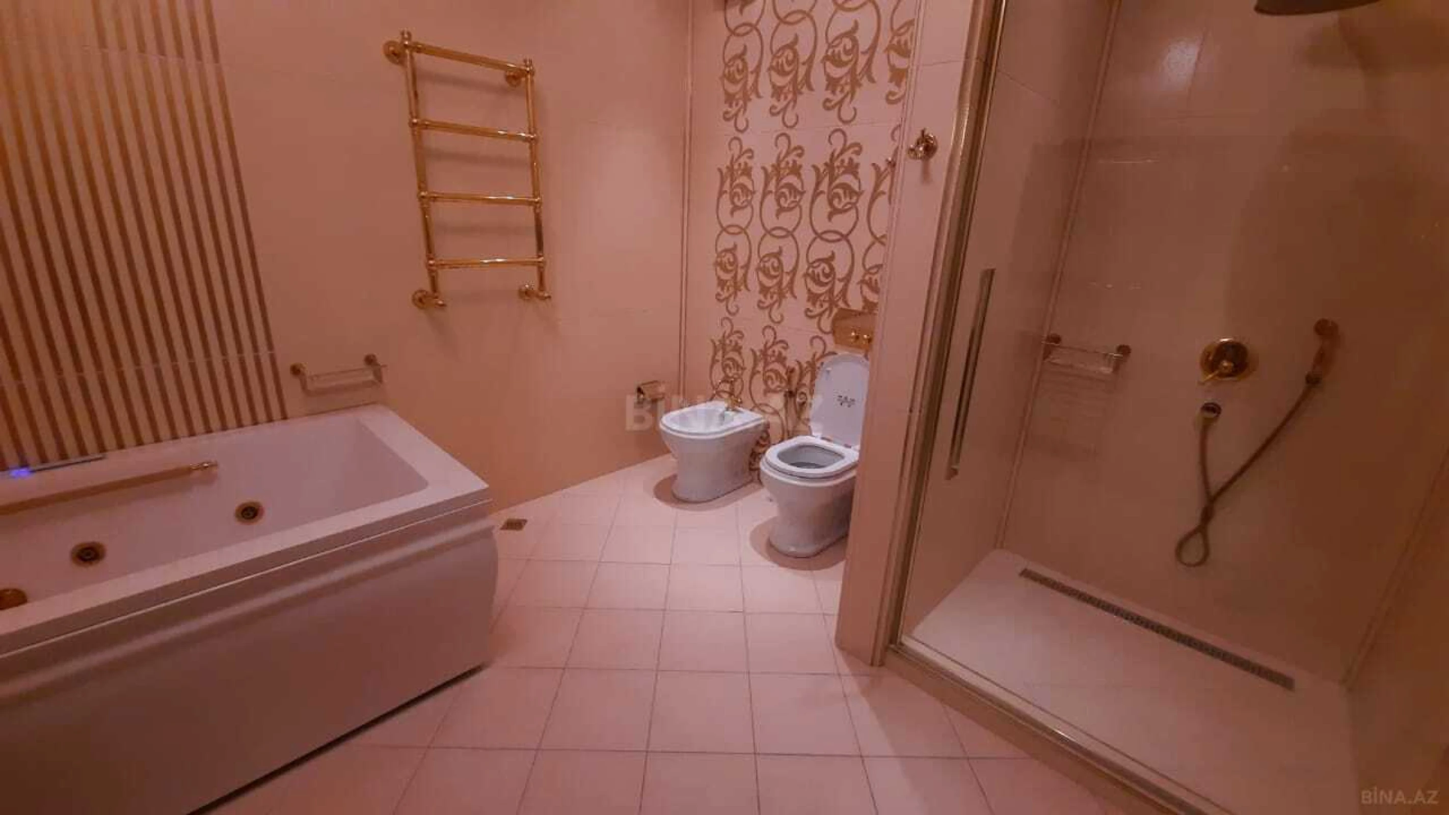 Satılır 6 otaqlı mənzil 470 m²