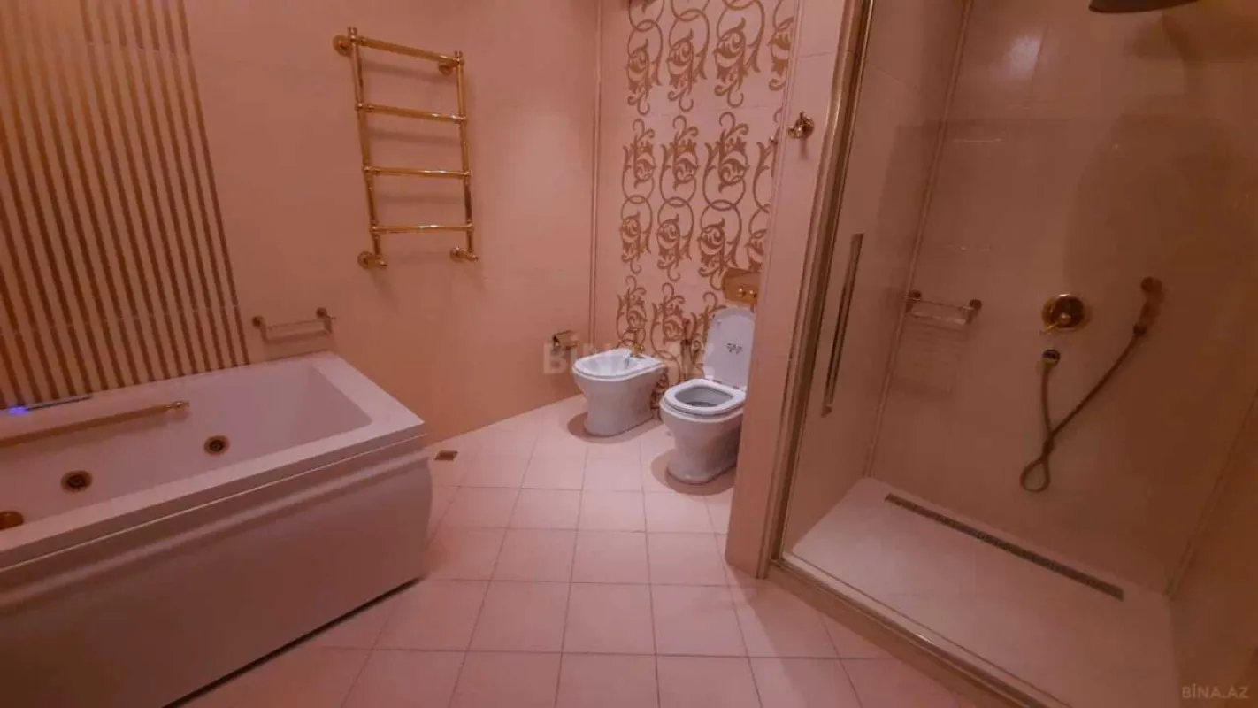 Satılır 6 otaqlı mənzil 470 m²