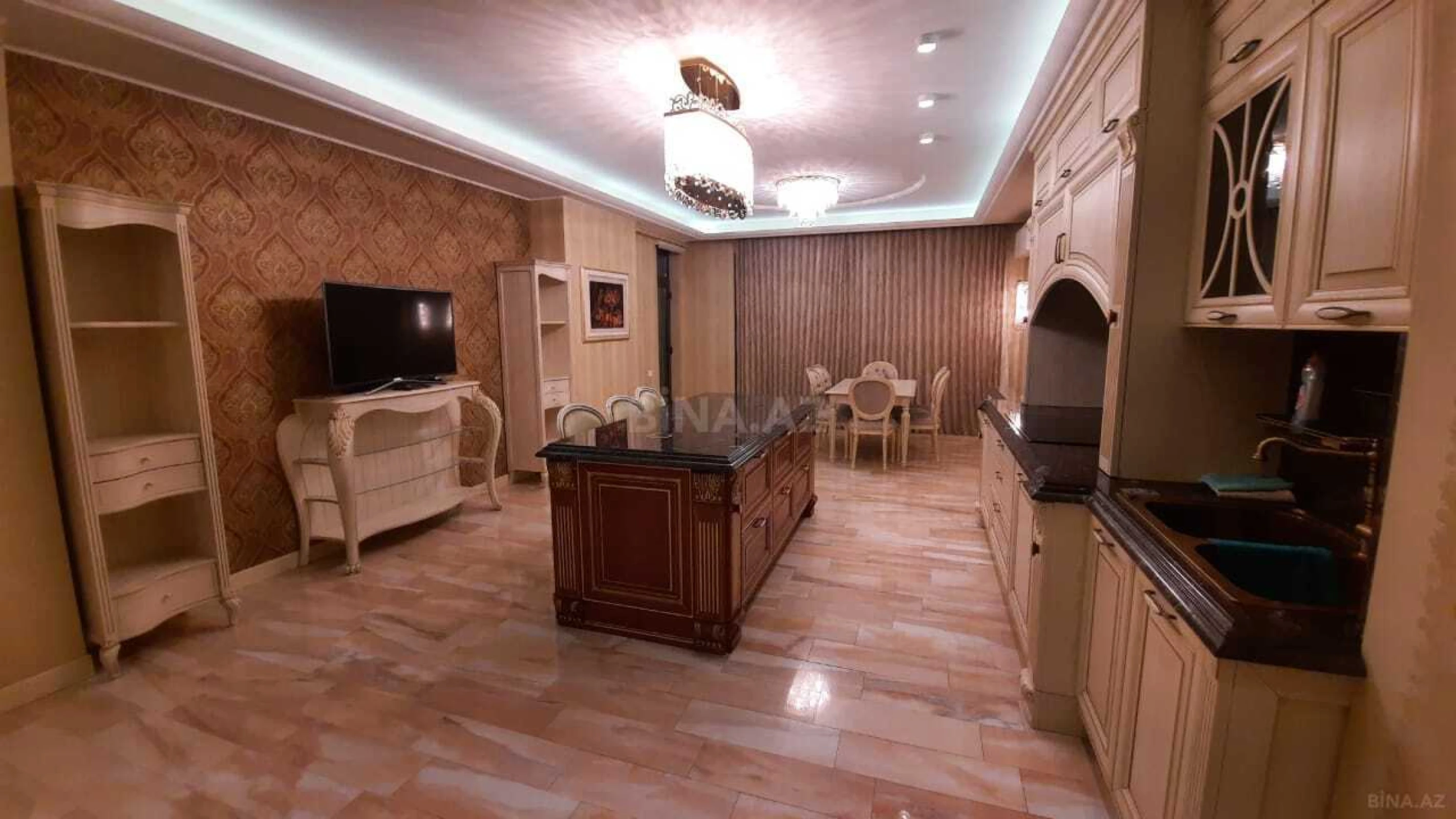 Satılır 6 otaqlı mənzil 470 m²