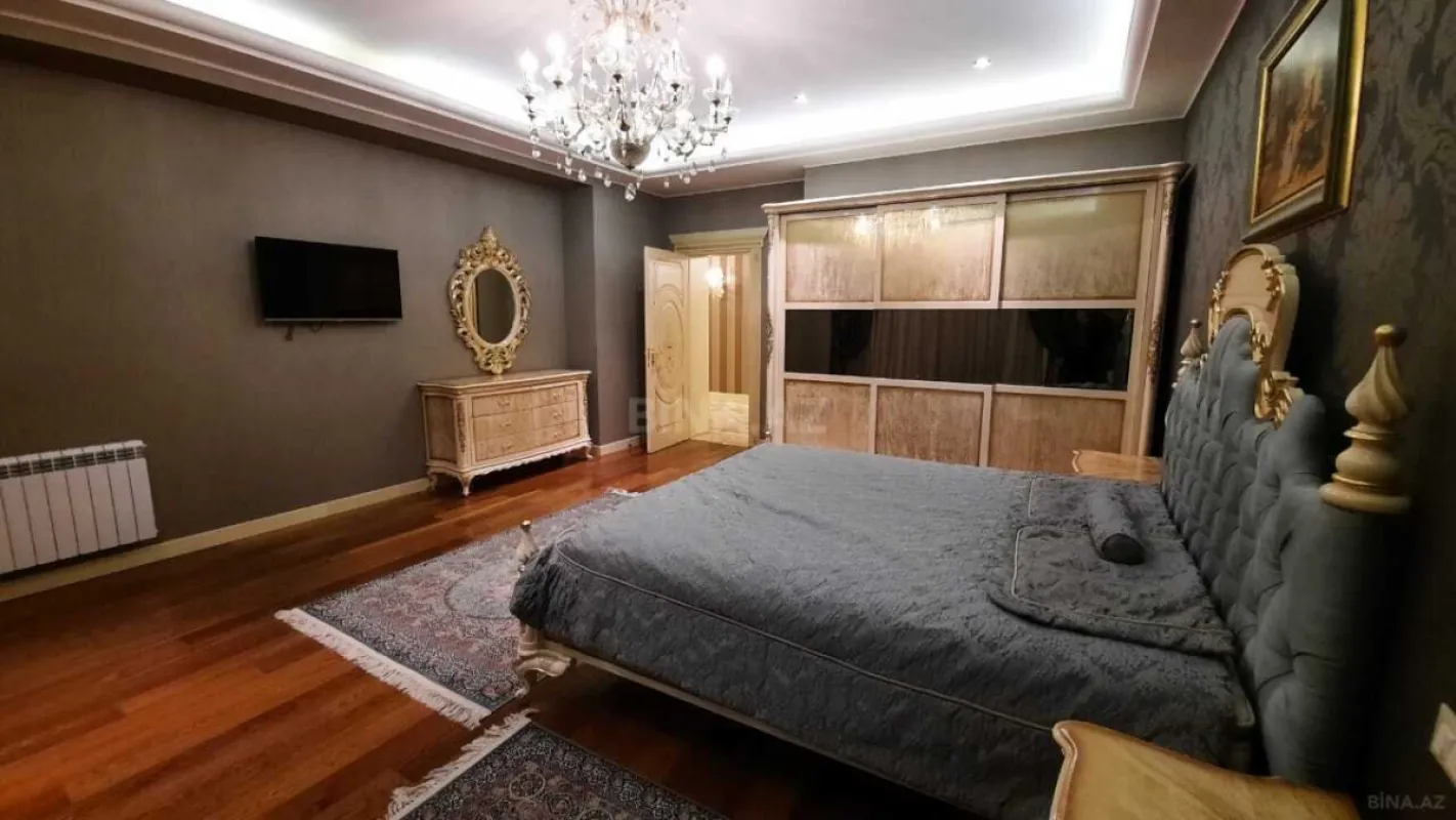 Satılır 6 otaqlı mənzil 470 m²