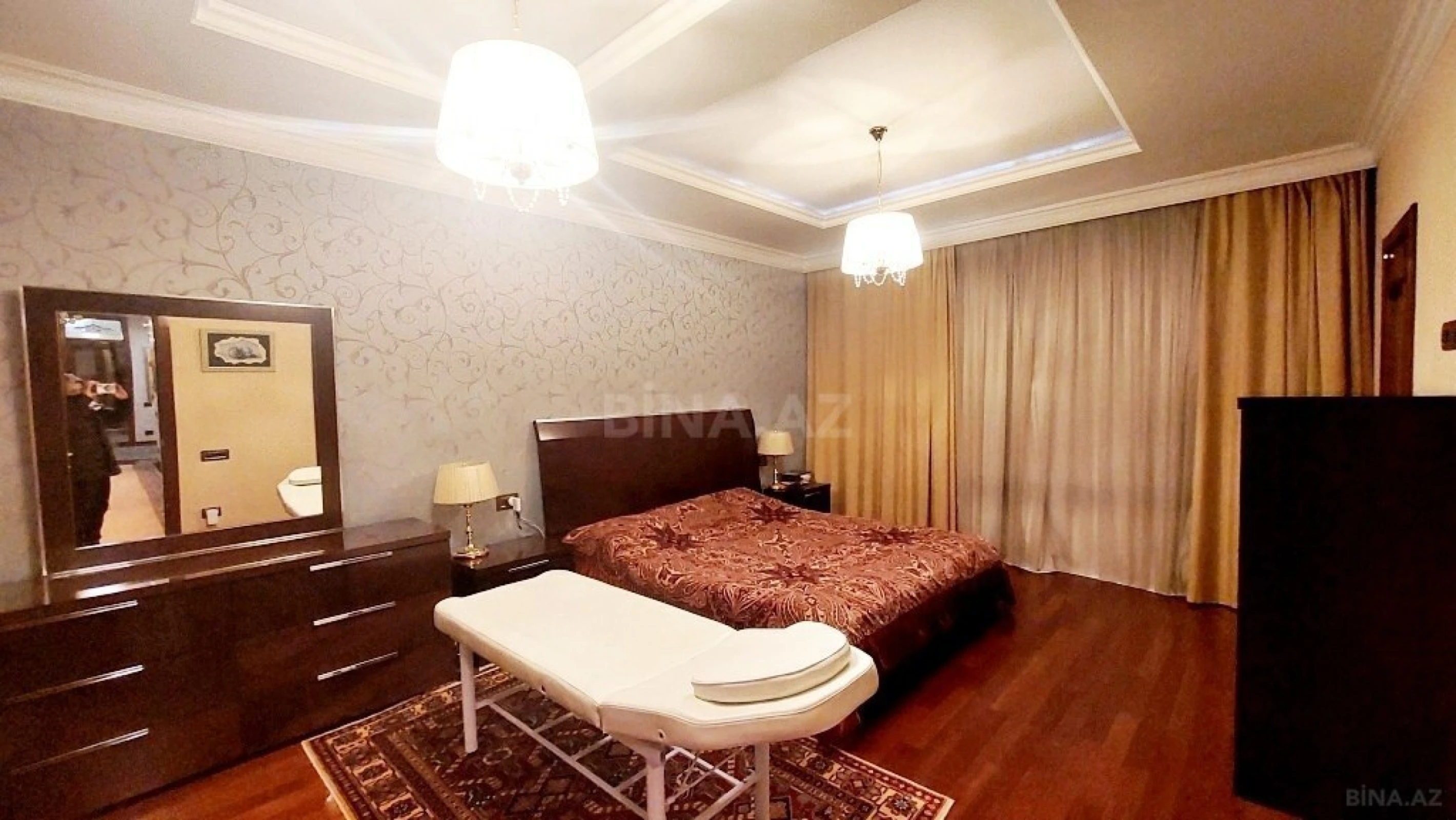 Satılır 4 otaqlı mənzil 293 m²