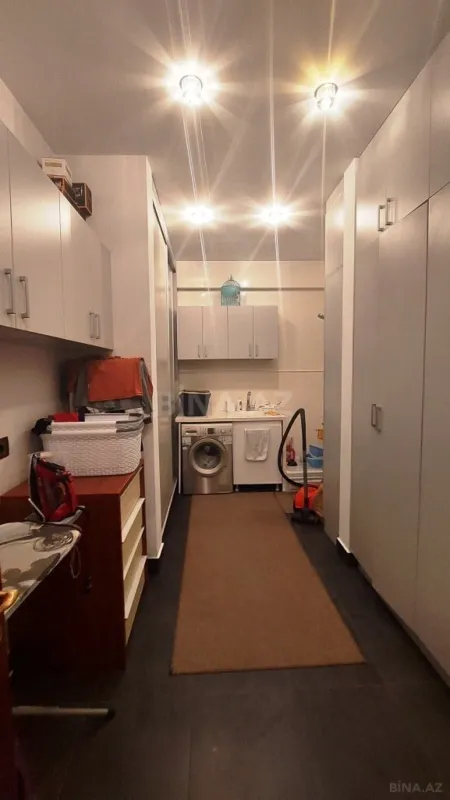 Satılır 4 otaqlı mənzil 293 m²