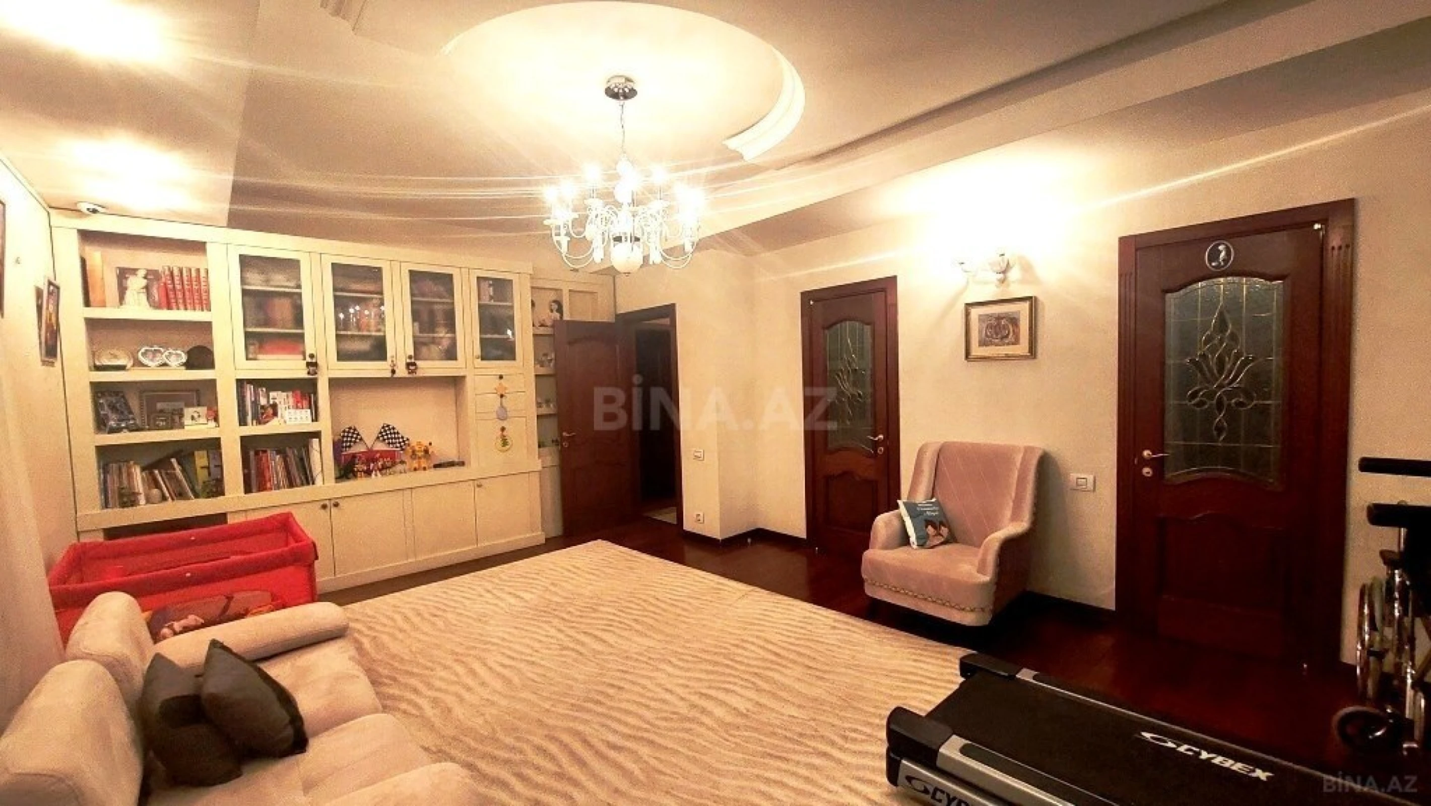 Satılır 4 otaqlı mənzil 293 m²