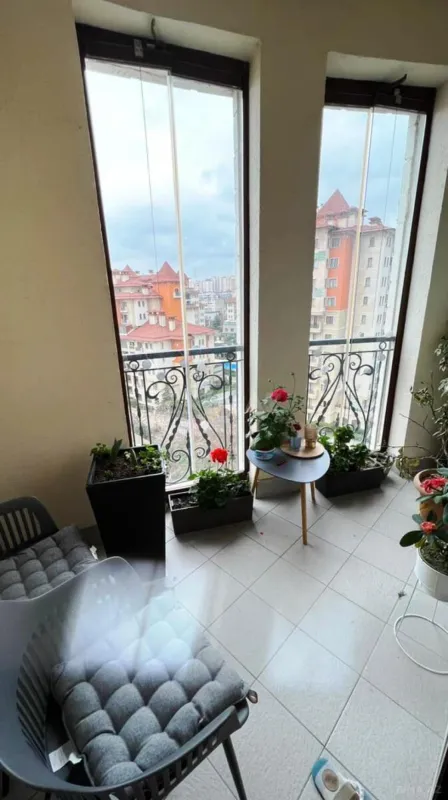 Satılır 4 otaqlı mənzil 293 m²