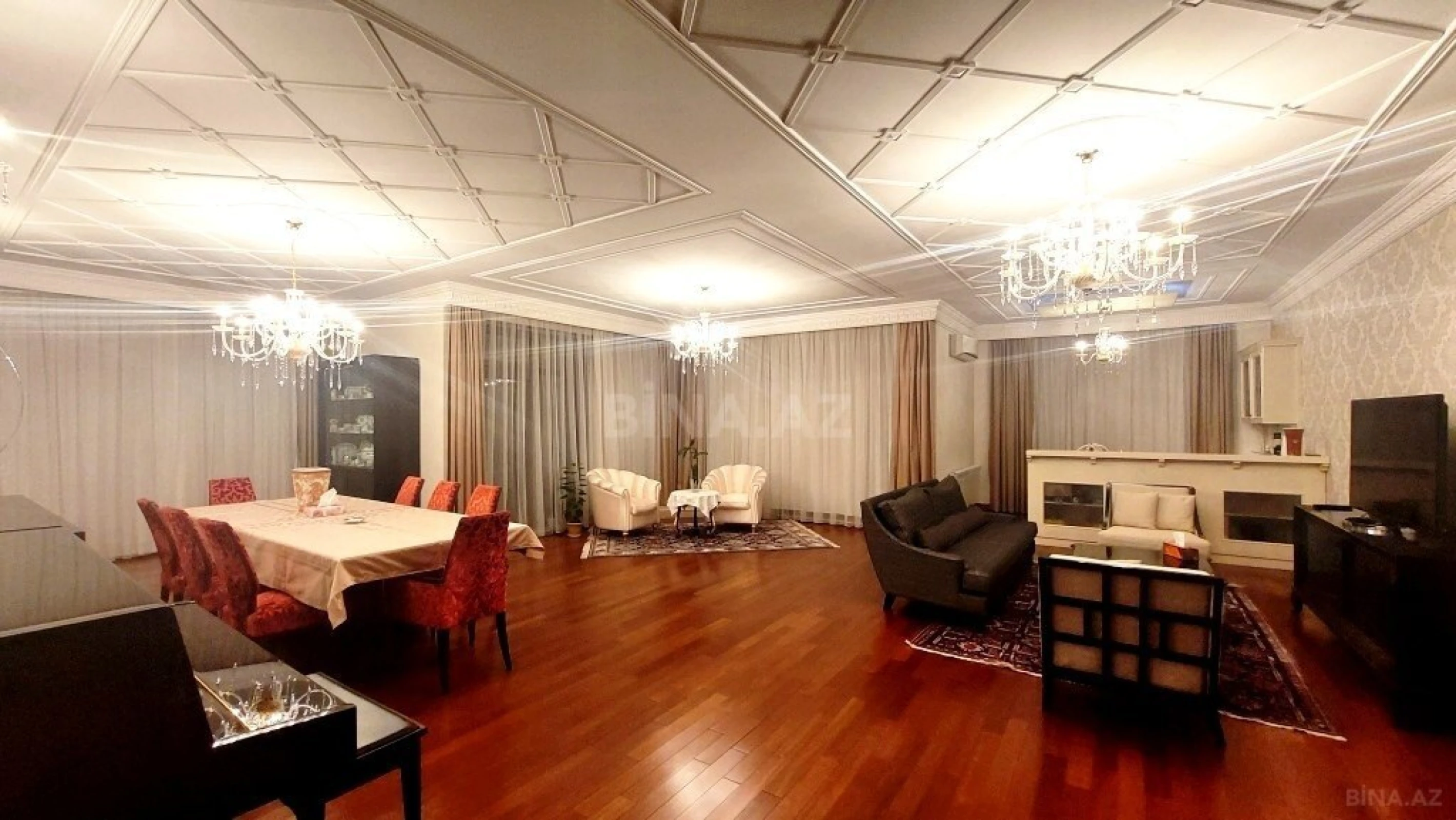 Satılır 4 otaqlı mənzil 293 m²