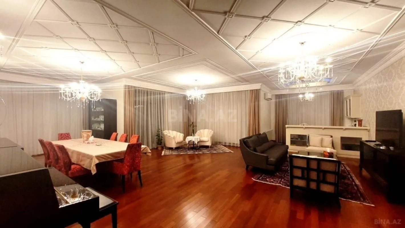 Satılır 4 otaqlı mənzil 293 m²