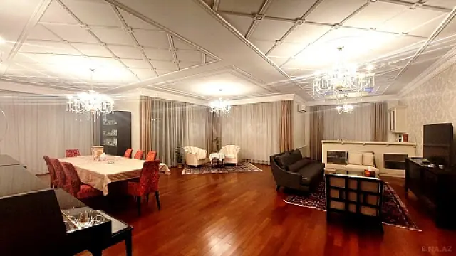 Satılır 4 otaqlı mənzil 293 m²