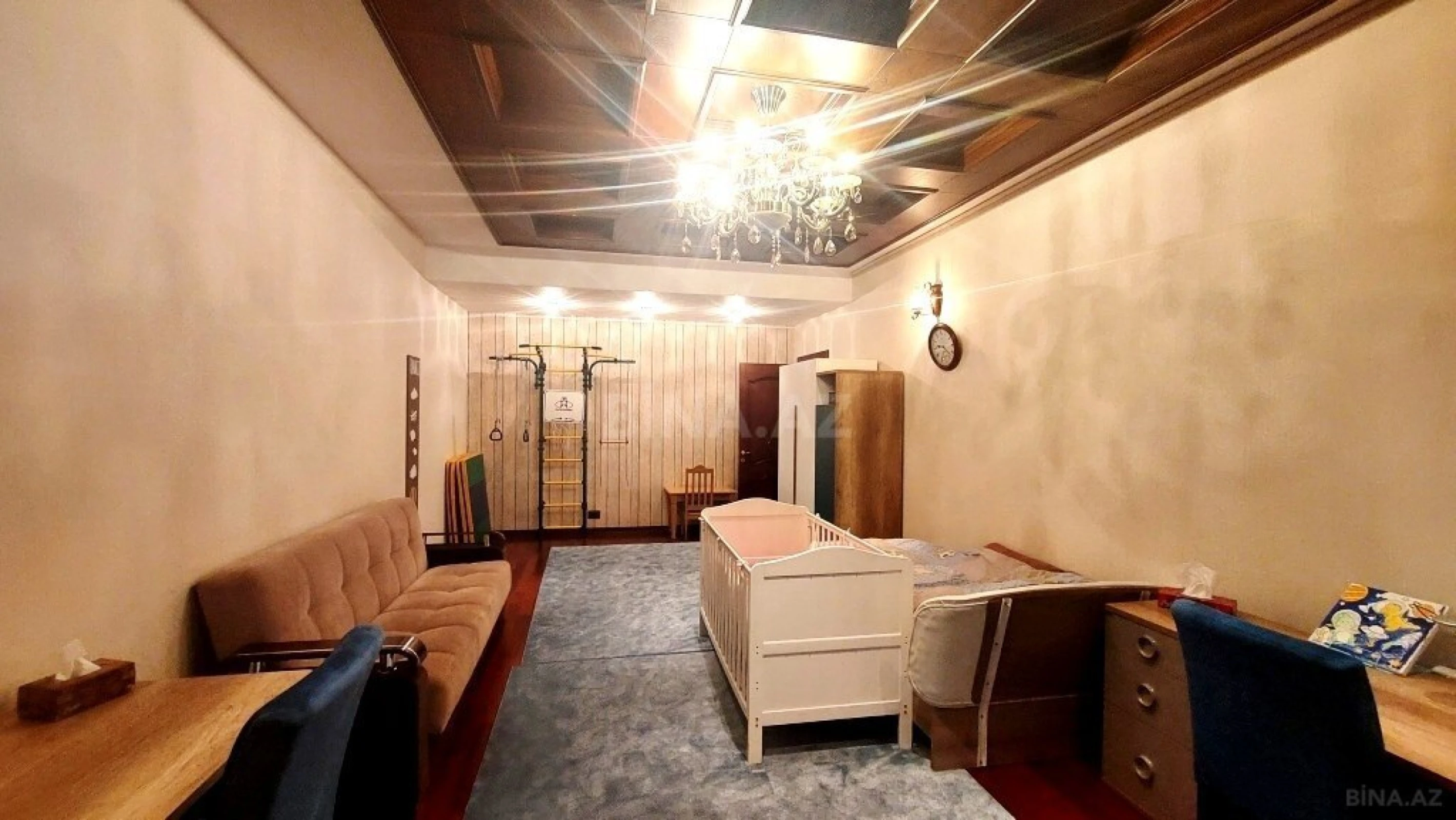 Satılır 4 otaqlı mənzil 293 m²