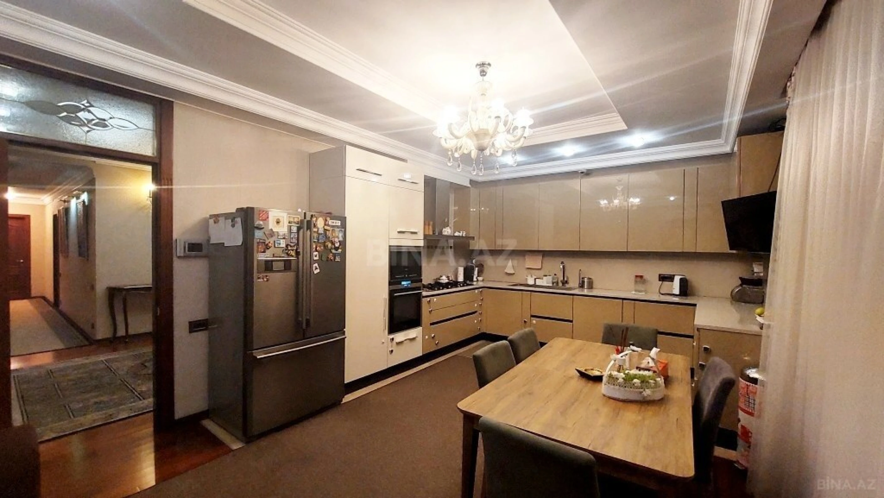 Satılır 4 otaqlı mənzil 293 m²
