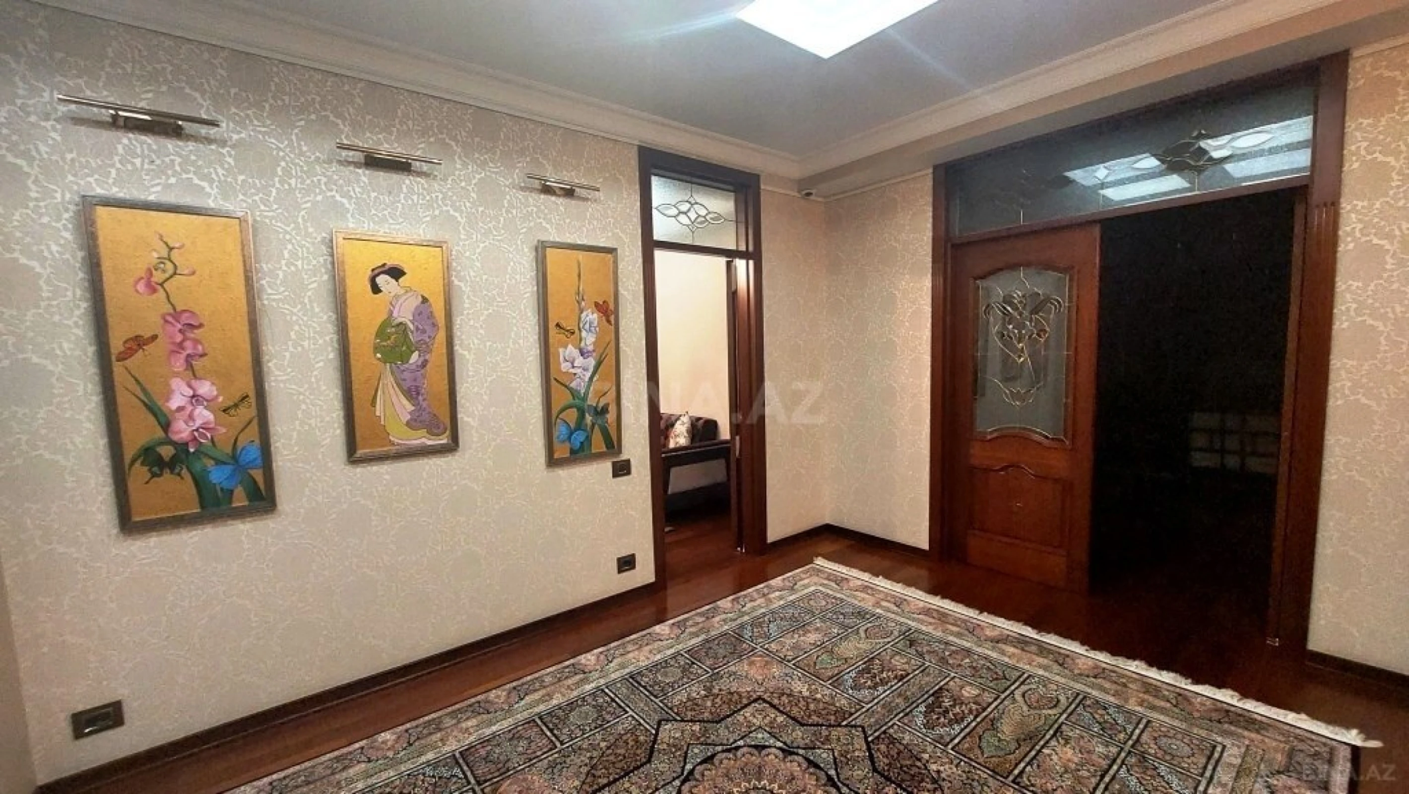 Satılır 4 otaqlı mənzil 293 m²