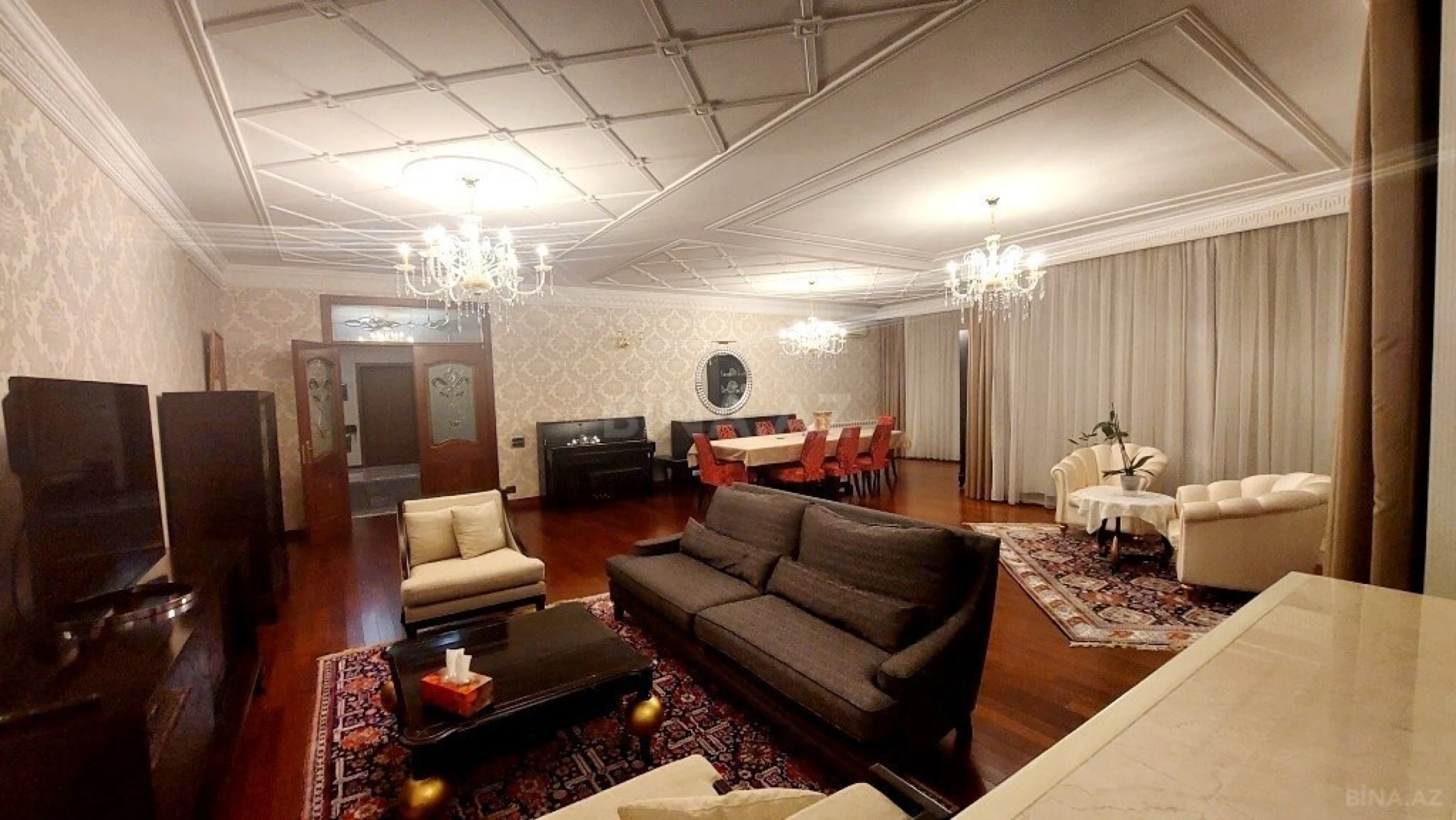 Satılır 4 otaqlı mənzil 293 m²