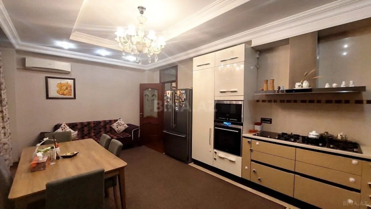 Satılır 4 otaqlı mənzil 293 m²