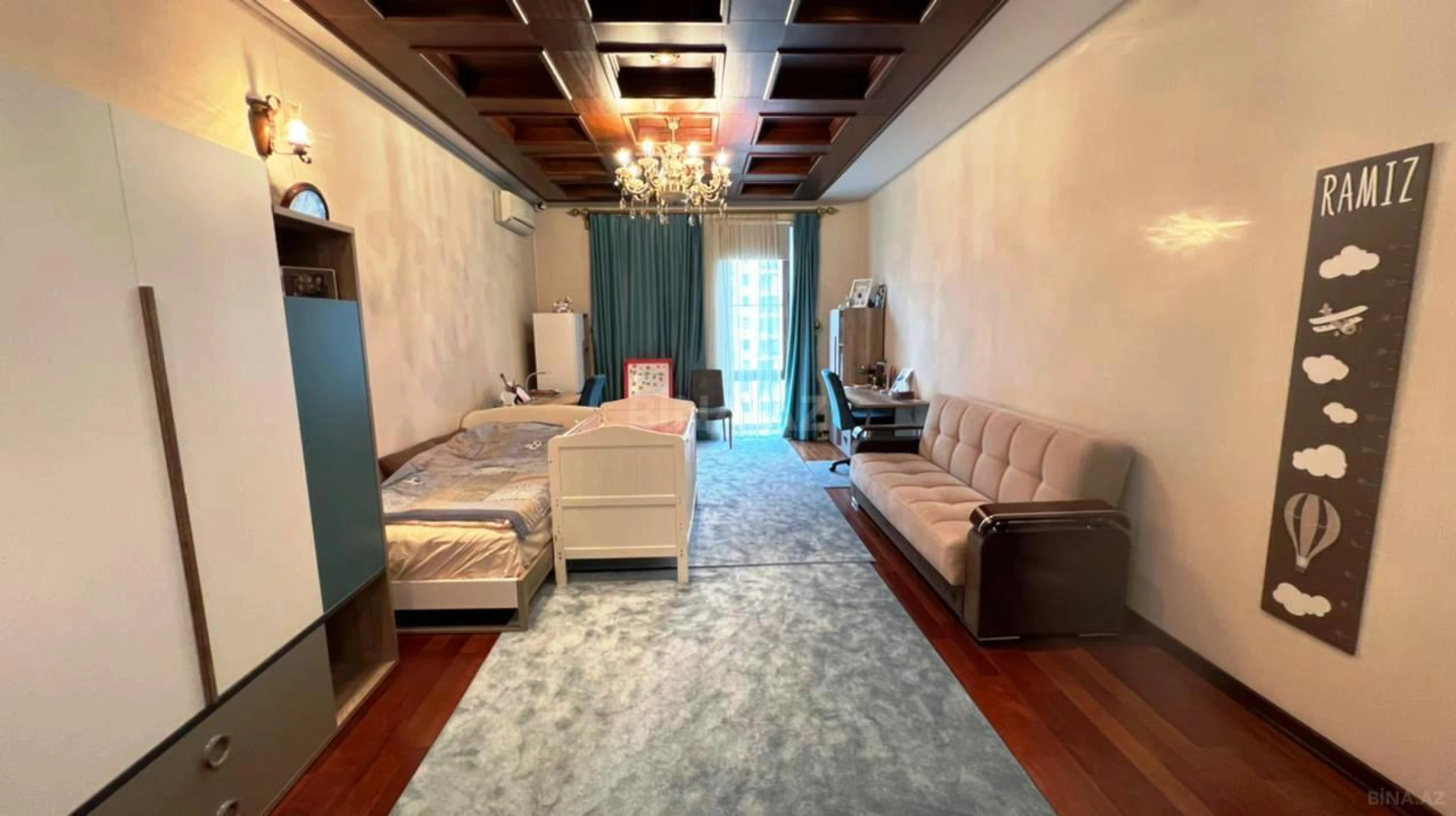 Satılır 4 otaqlı mənzil 293 m²