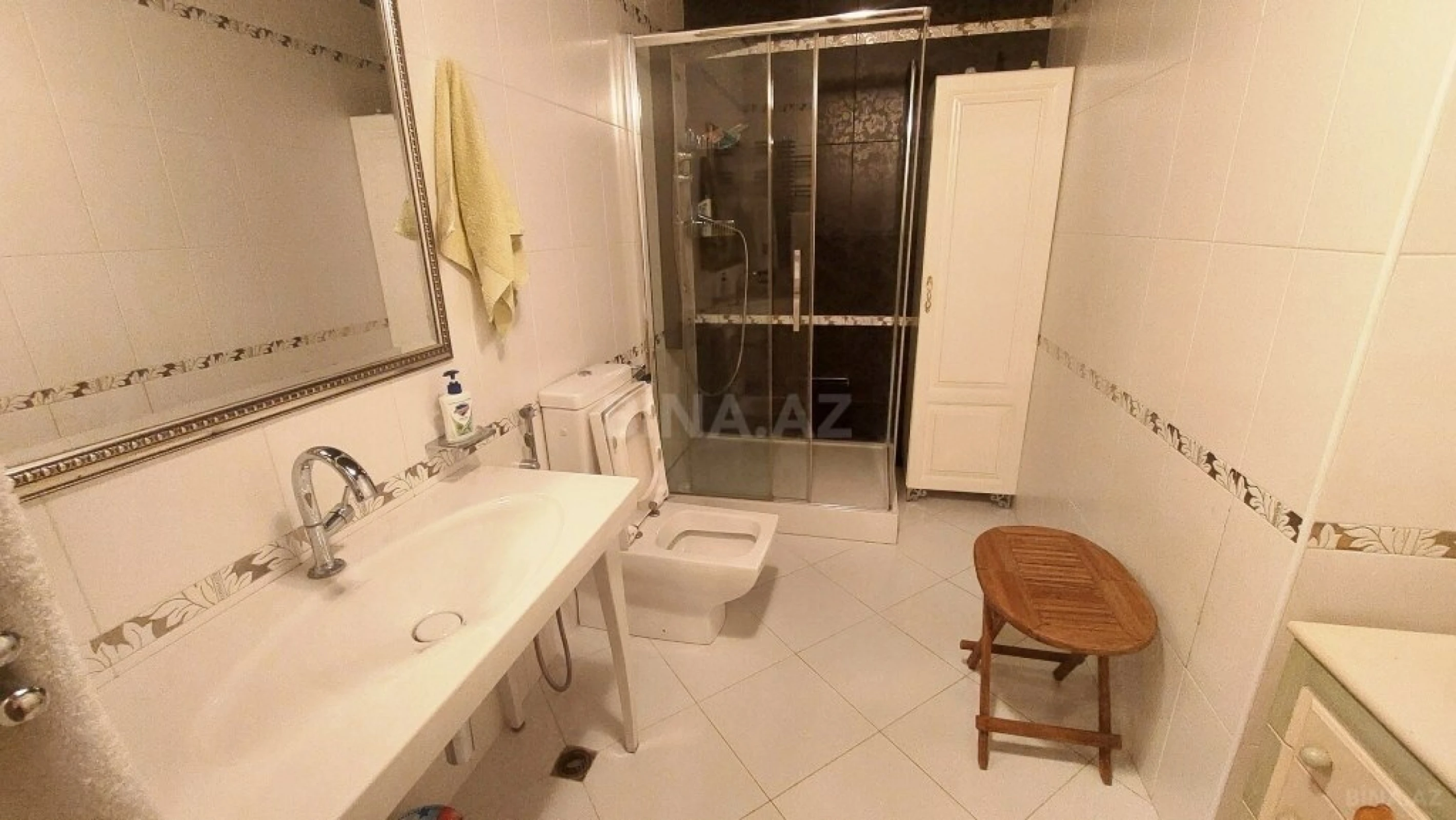 Satılır 4 otaqlı mənzil 293 m²
