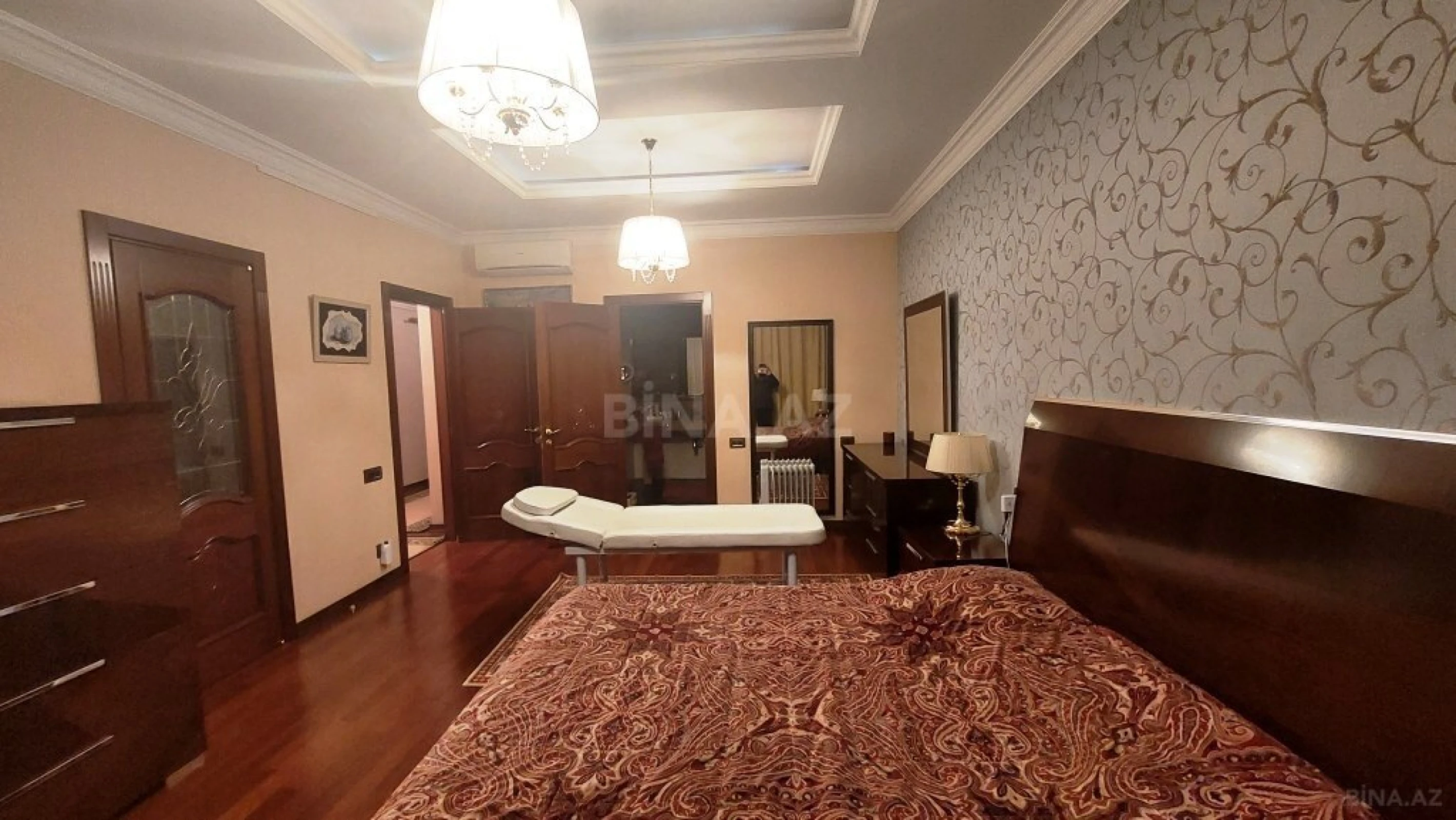 Satılır 4 otaqlı mənzil 293 m²