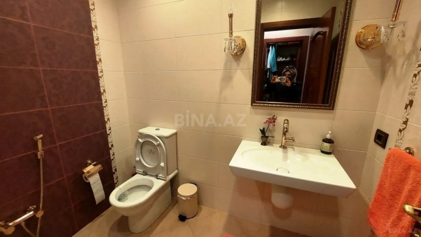 Satılır 4 otaqlı mənzil 293 m²